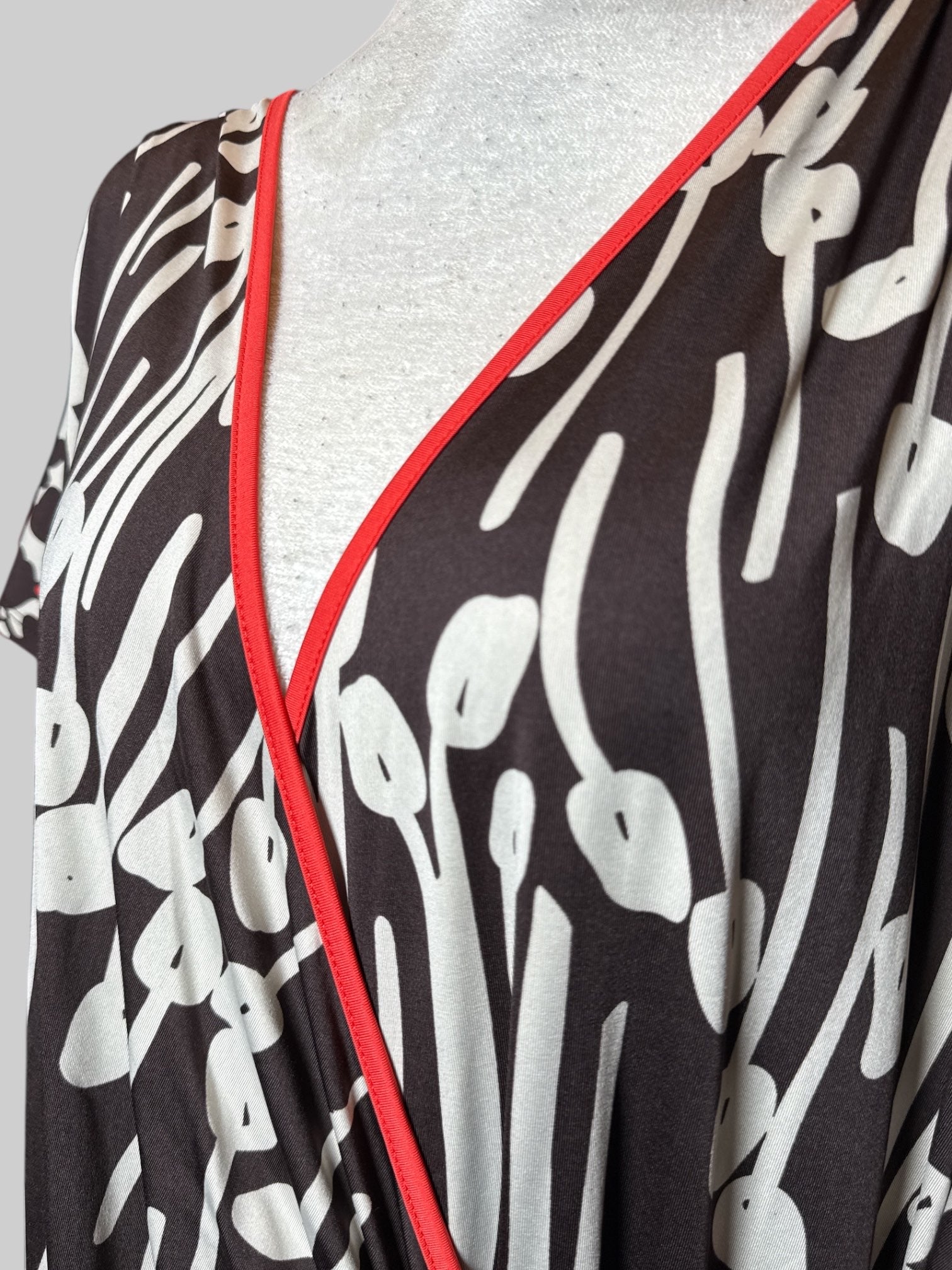 3X Lane Bryant NWT black wrap dress with white geometric pattern and red accents