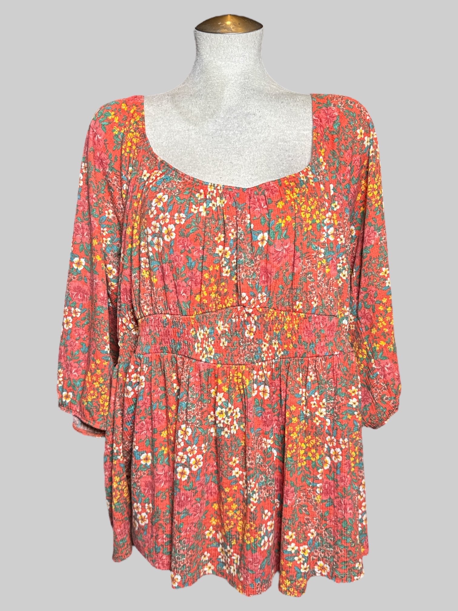 3X Torrid orangey pink top with multicolor florals, a shirred waist, and balloon sleeves