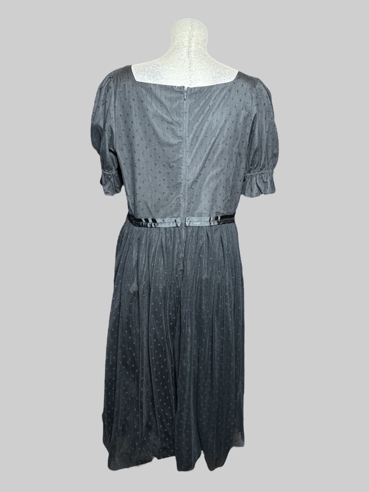 XL Ivy City vintage black short sleeve dress with tulle layers and overlay, zipper on back, and balloon sleeves