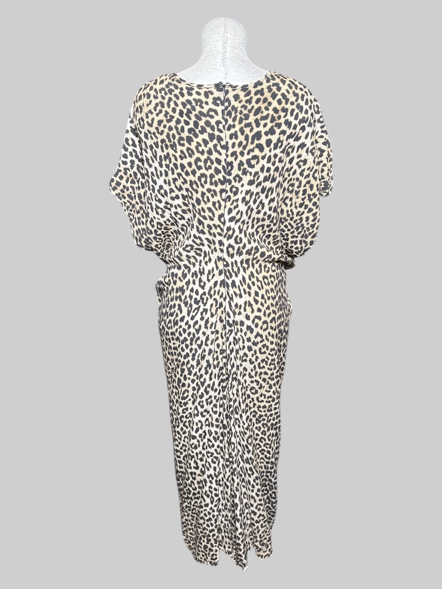 2X H&M leopard print short sleeve dress with flowy bottom, and zipper on back