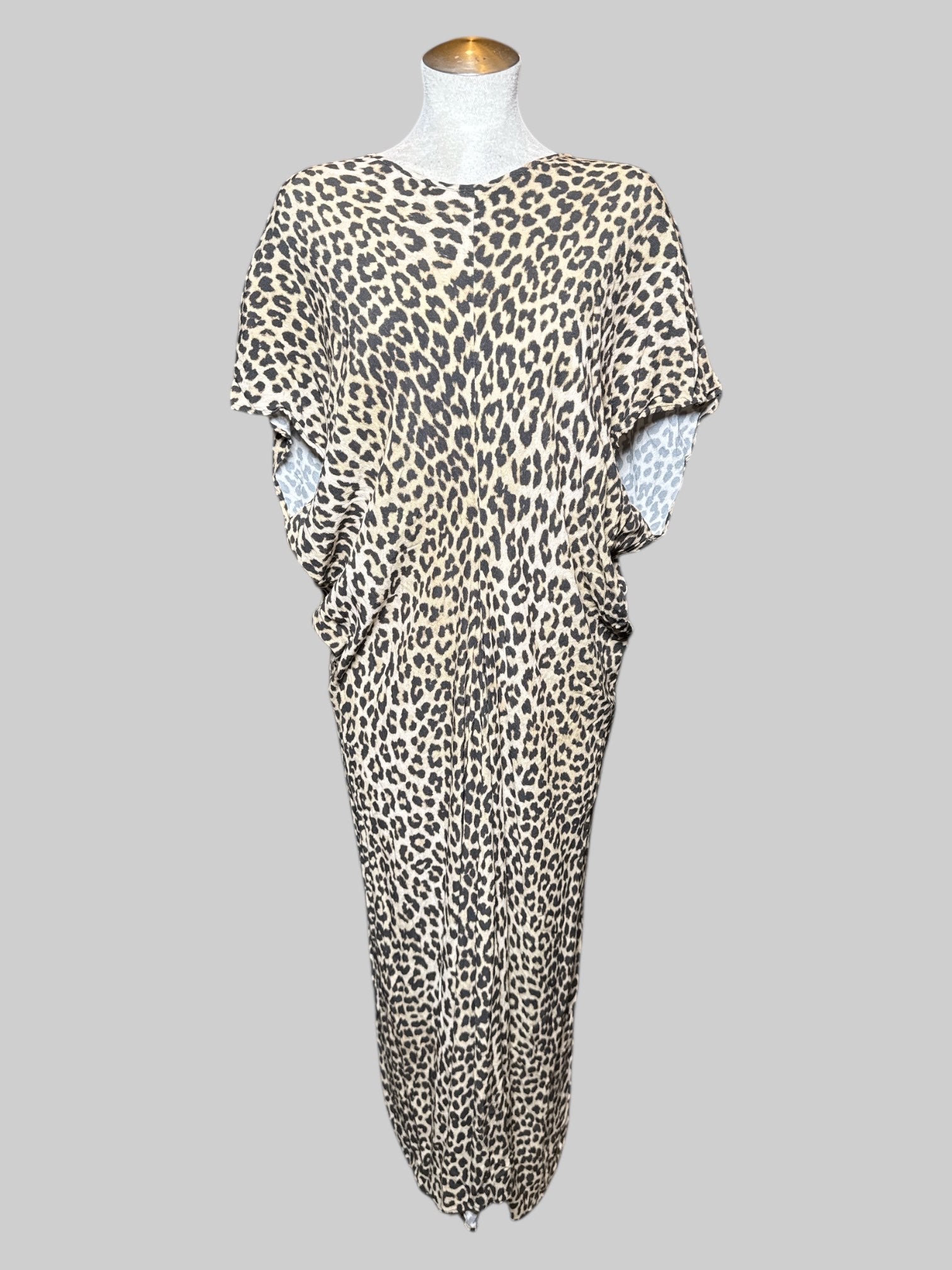 2X H&M leopard print short sleeve dress with flowy bottom, and zipper on back