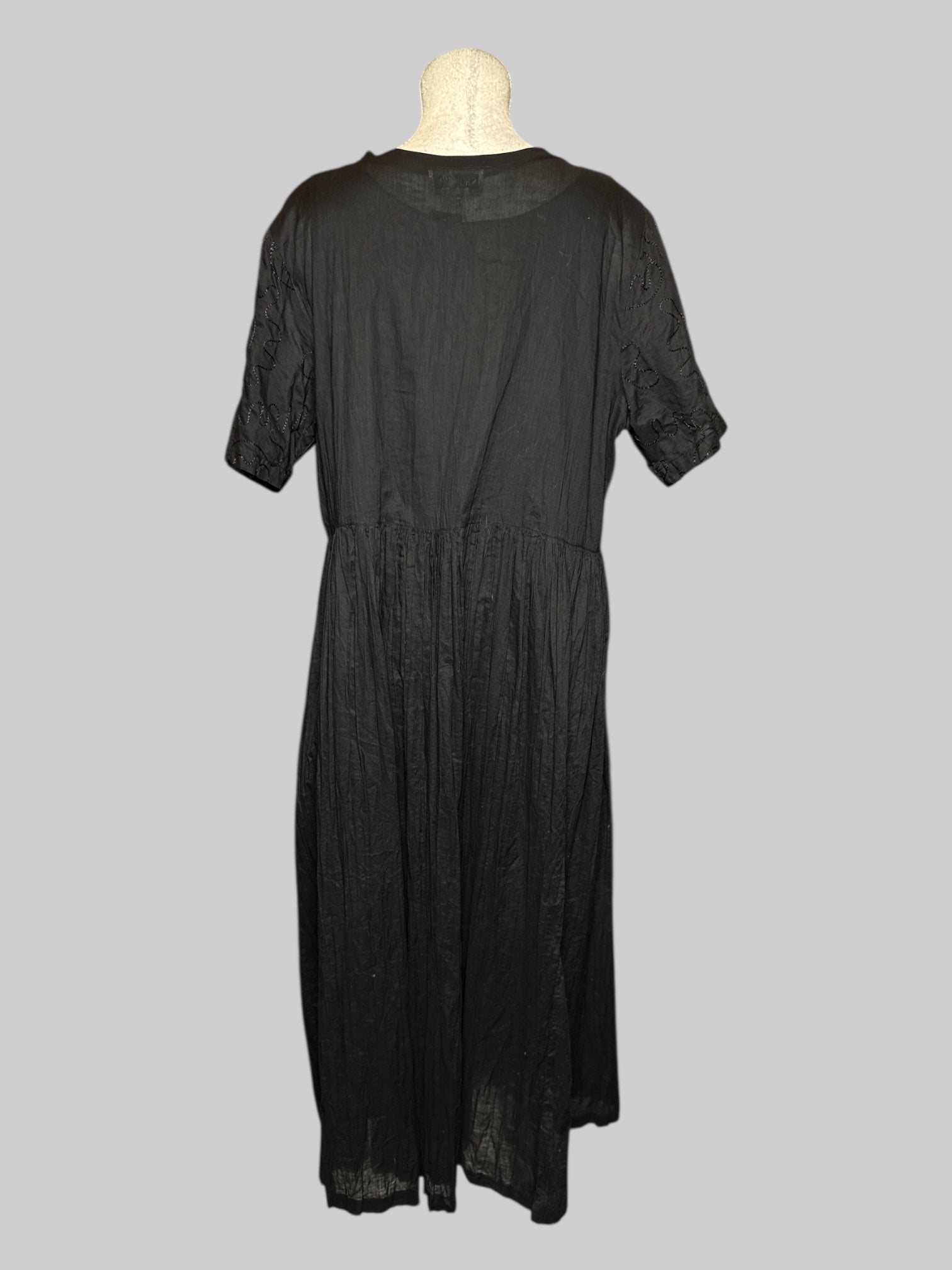 0X S.Roberts vintage black button up dress with beautiful embroidery and pleated bottom