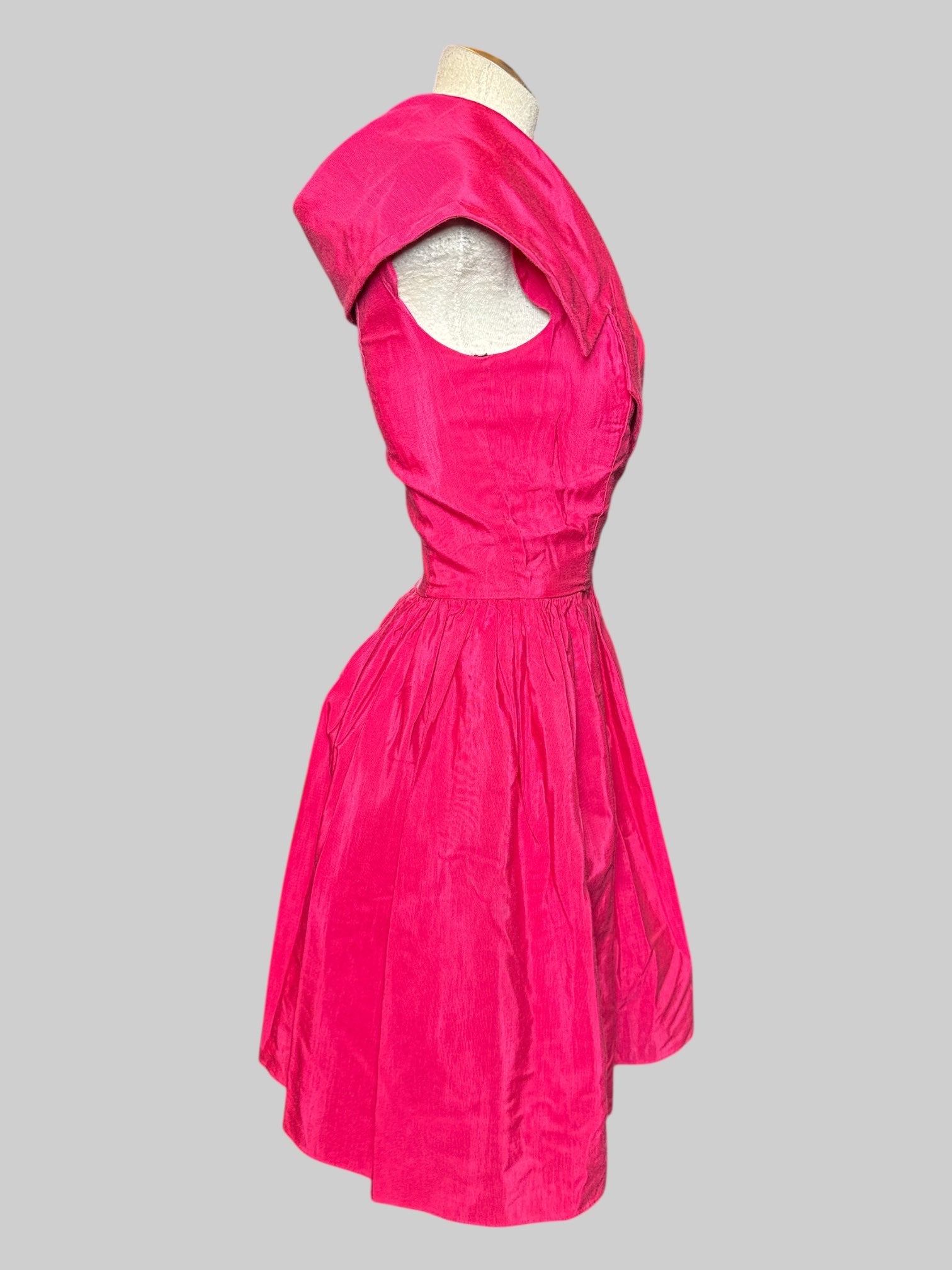 S Karen Lucas for Niki vintage made in U.S.A  bright pink dress with tule underneath and side zipper