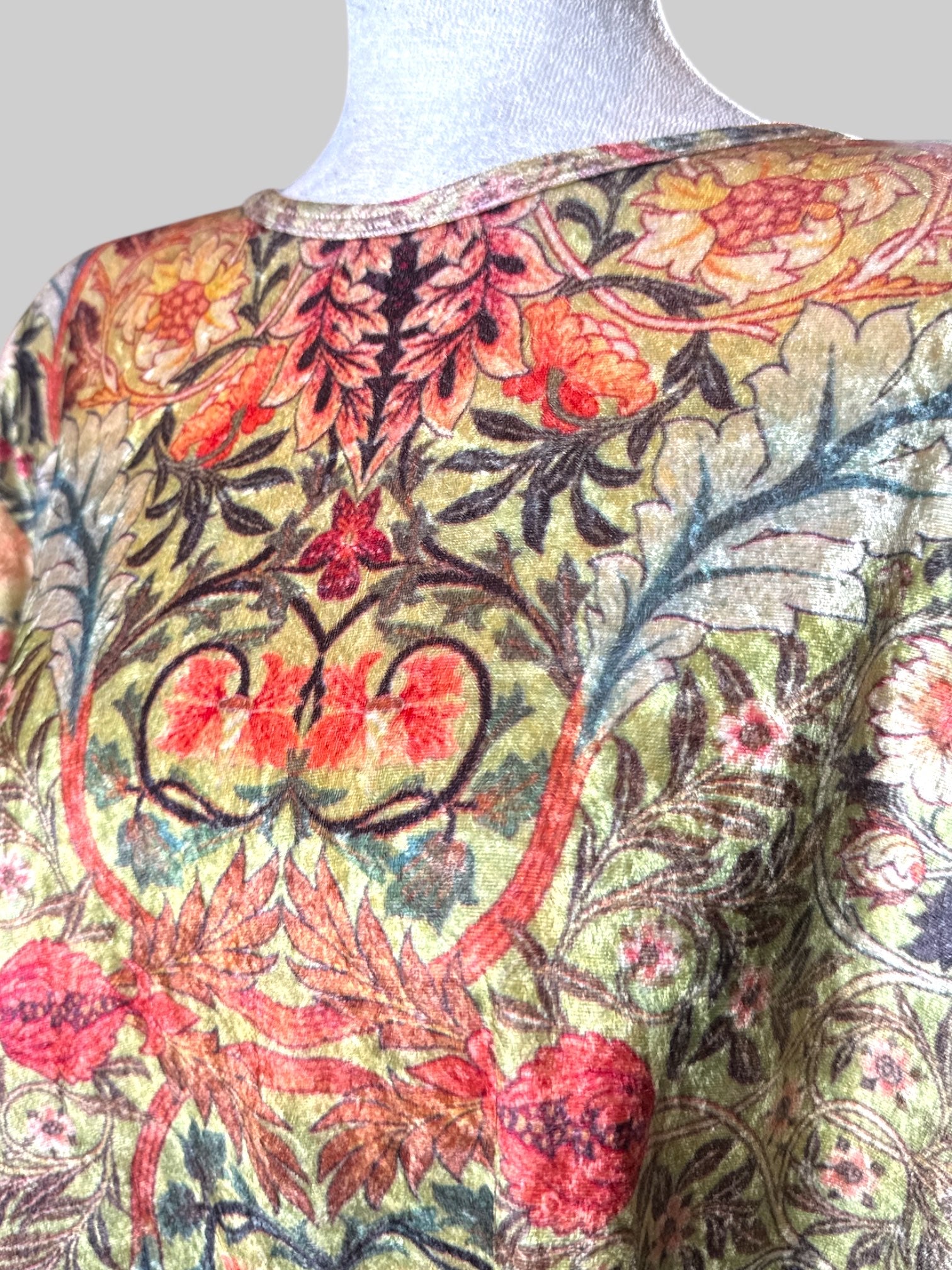 3X TeeCo yellowish green velour top with beautiful florals and botanicals