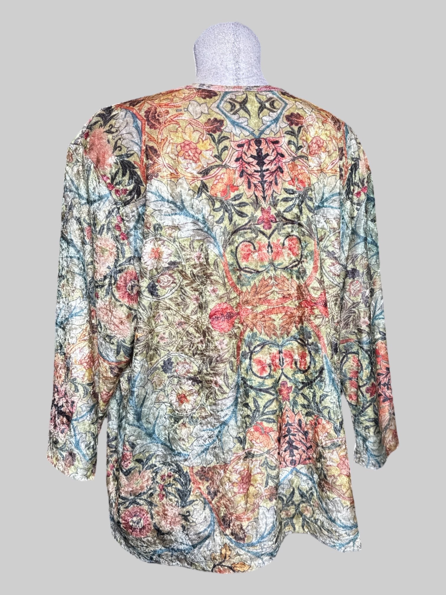 3X TeeCo yellowish green velour top with beautiful florals and botanicals