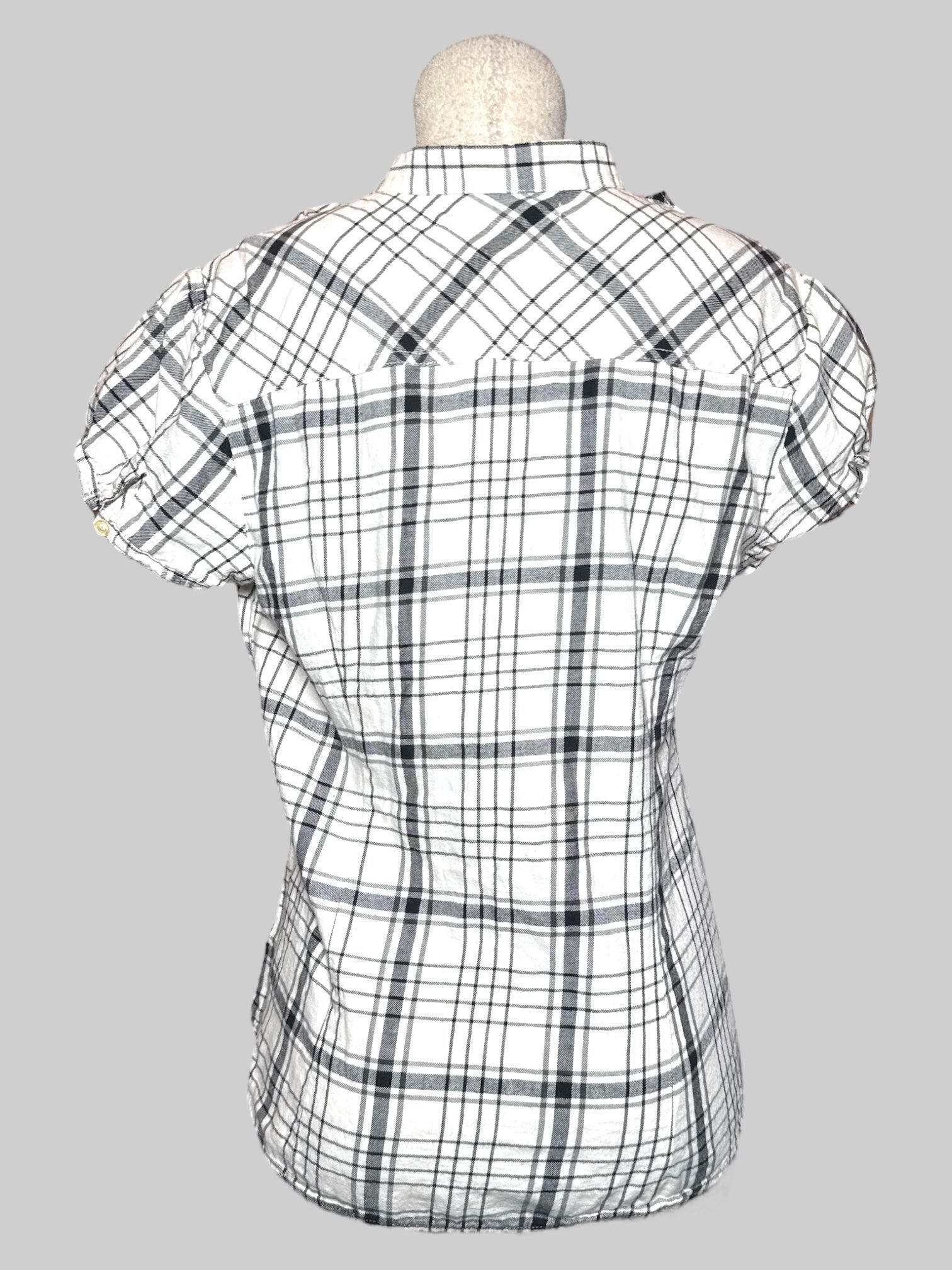 L Old Navy cute black and white plaid button up with ruffled collar