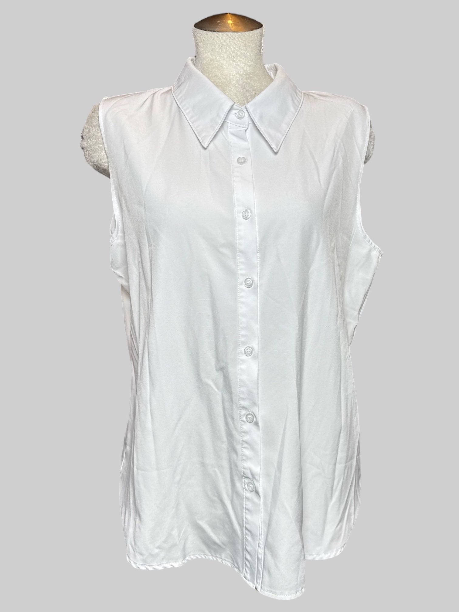 XL Atnlewhi white sleeveless button up shirt
