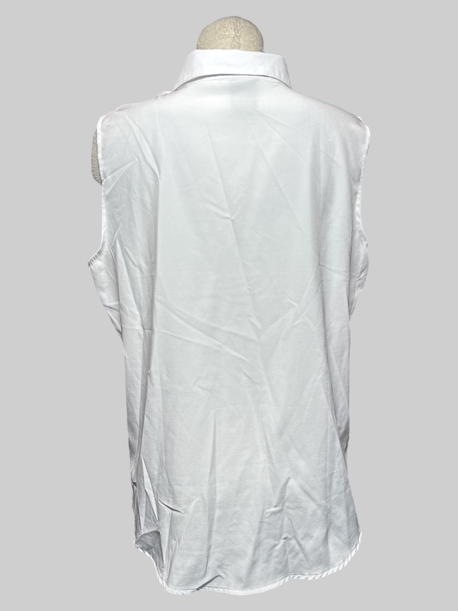 XL Atnlewhi white sleeveless button up shirt