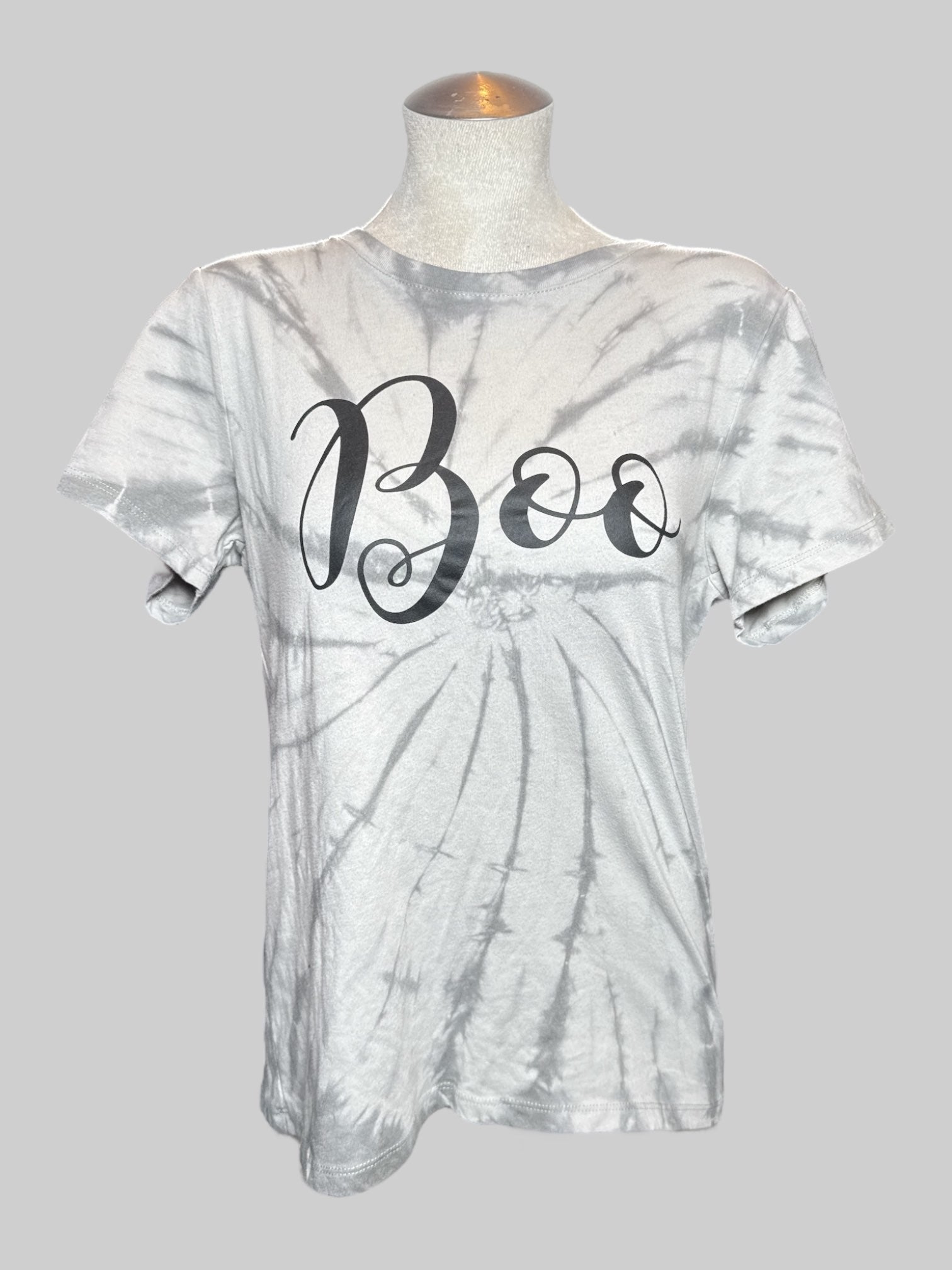 XL Way to Celebrate! white and gray tie dye t shirt with “Boo” graphic