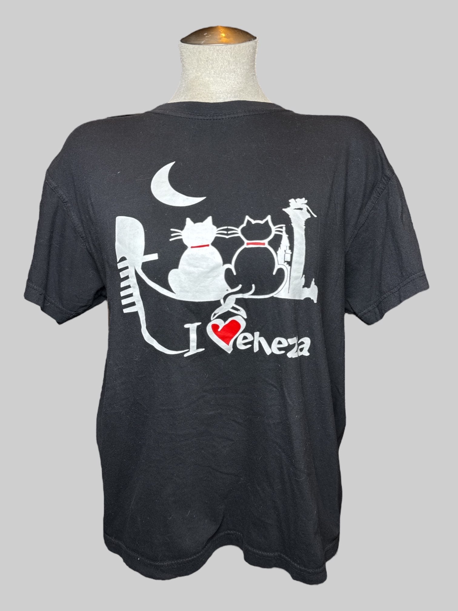 0X Life Pro Wears black t shirt with “I ❤️enezia” lettering and cats