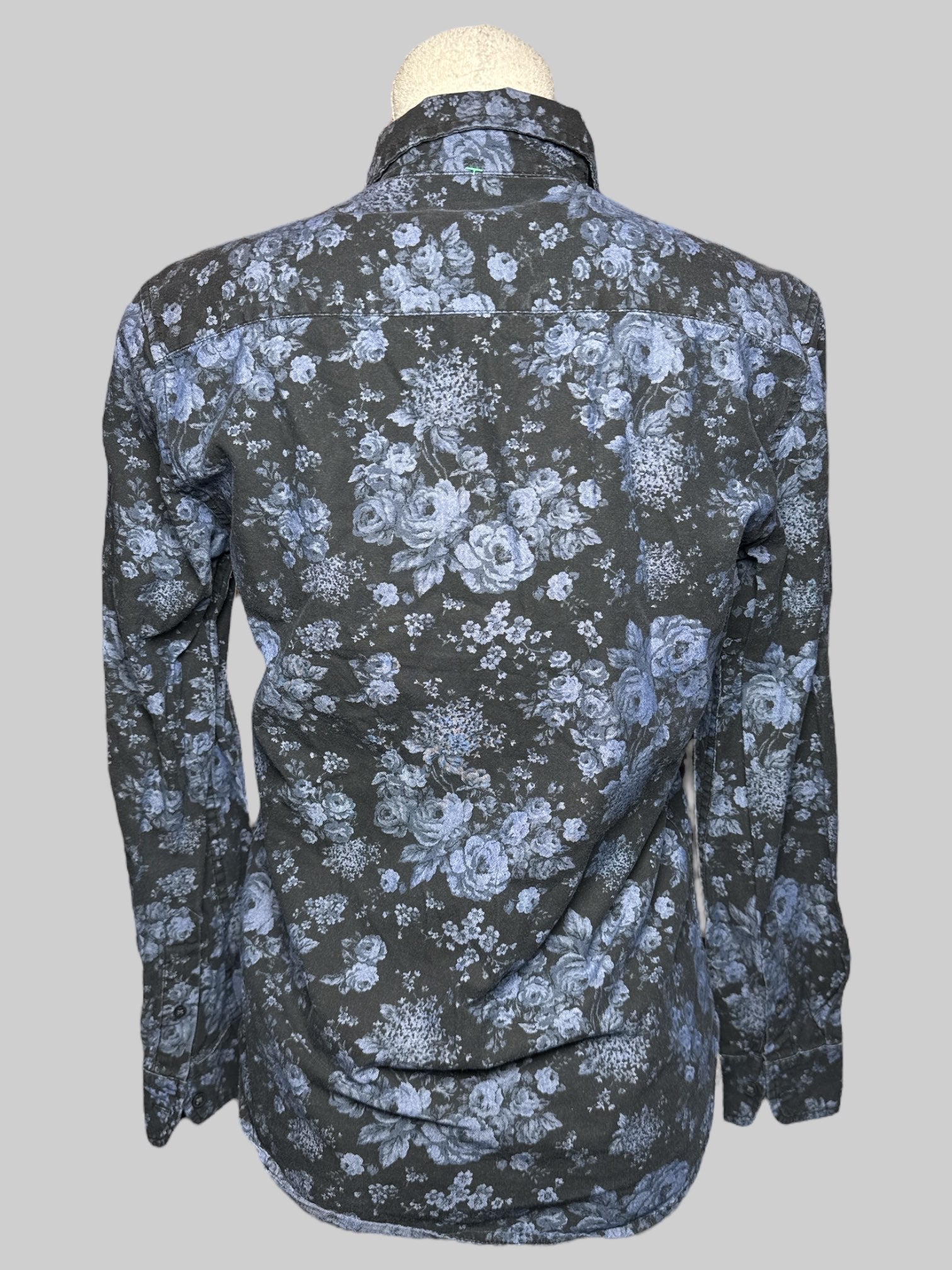 S 21 Men black button up with blue florals