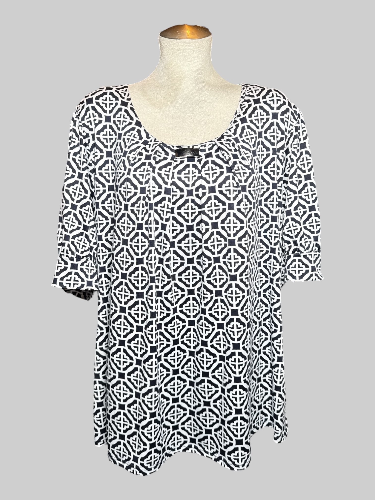 6X Notations blue and white geometric pattern short sleeve blouse