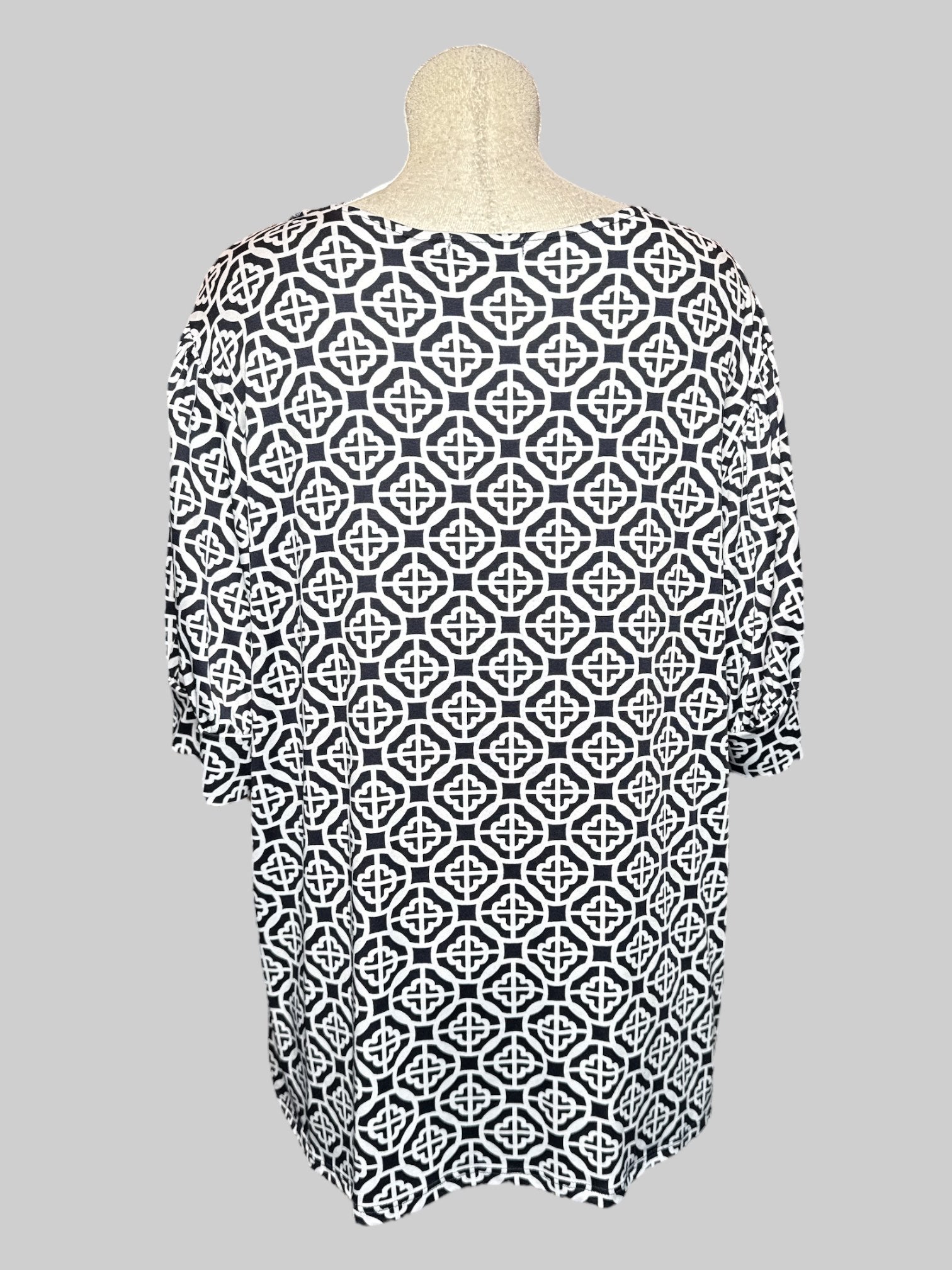 6X Notations blue and white geometric pattern short sleeve blouse