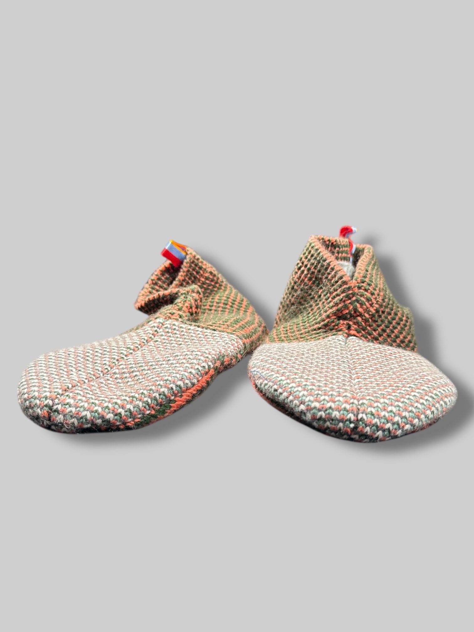 Bombas NWT size medium multicolor slippers