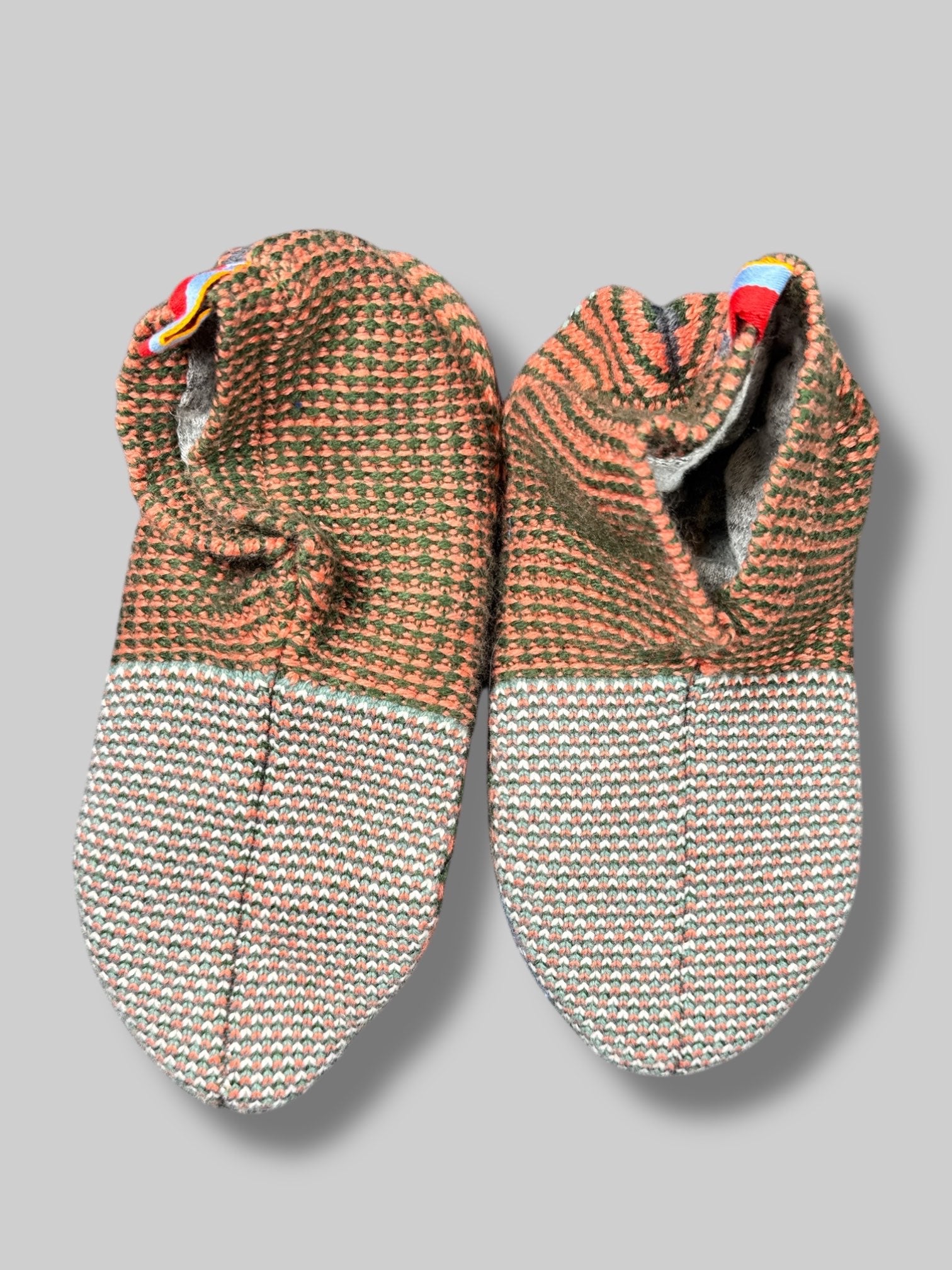 Bombas NWT size medium multicolor slippers