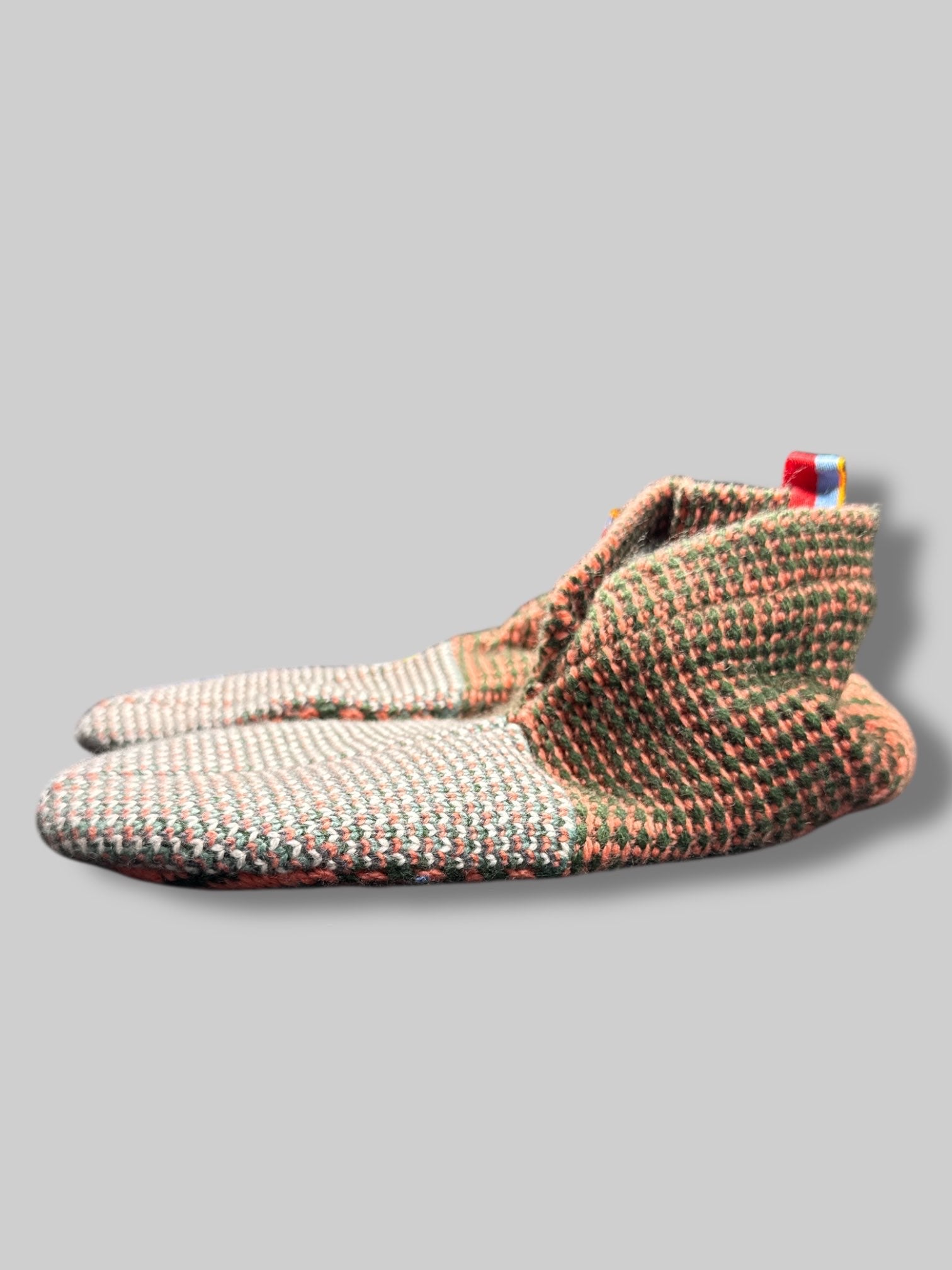 Bombas NWT size medium multicolor slippers