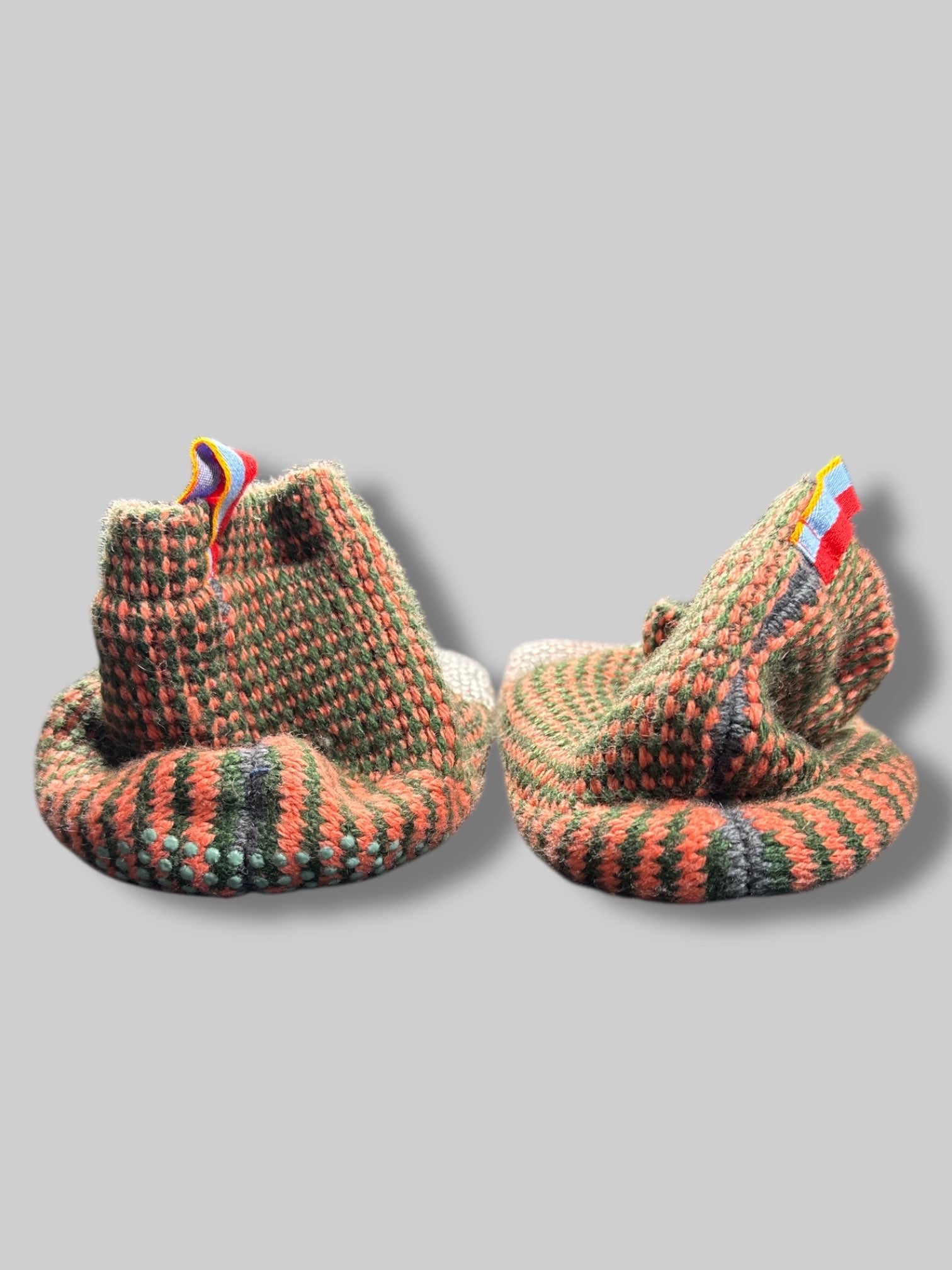 Bombas NWT size medium multicolor slippers