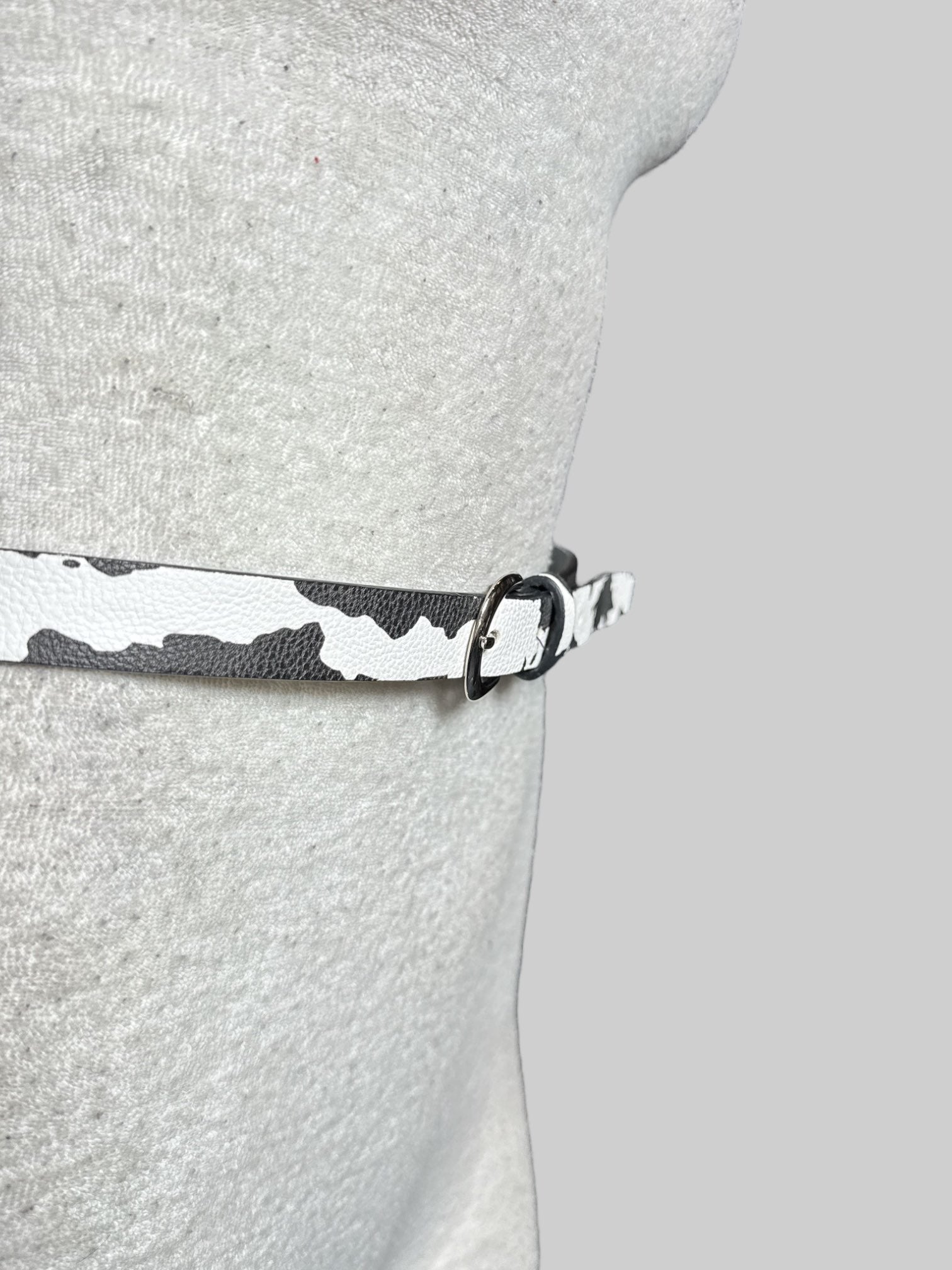 L-XL cow print belt