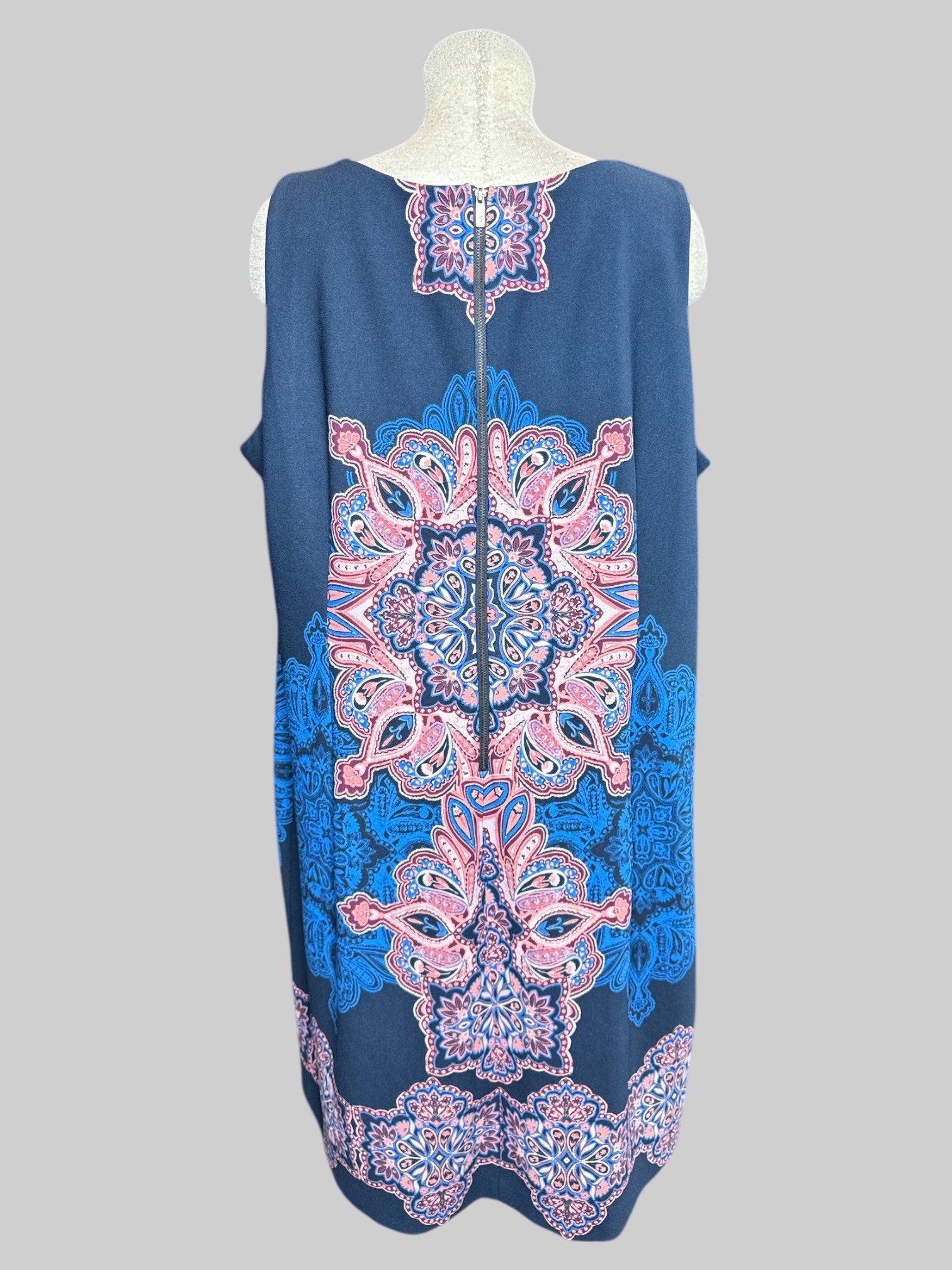 3X Taylor Woman navy blue sleeveless dress with paisley multicolor design, and zipper on back