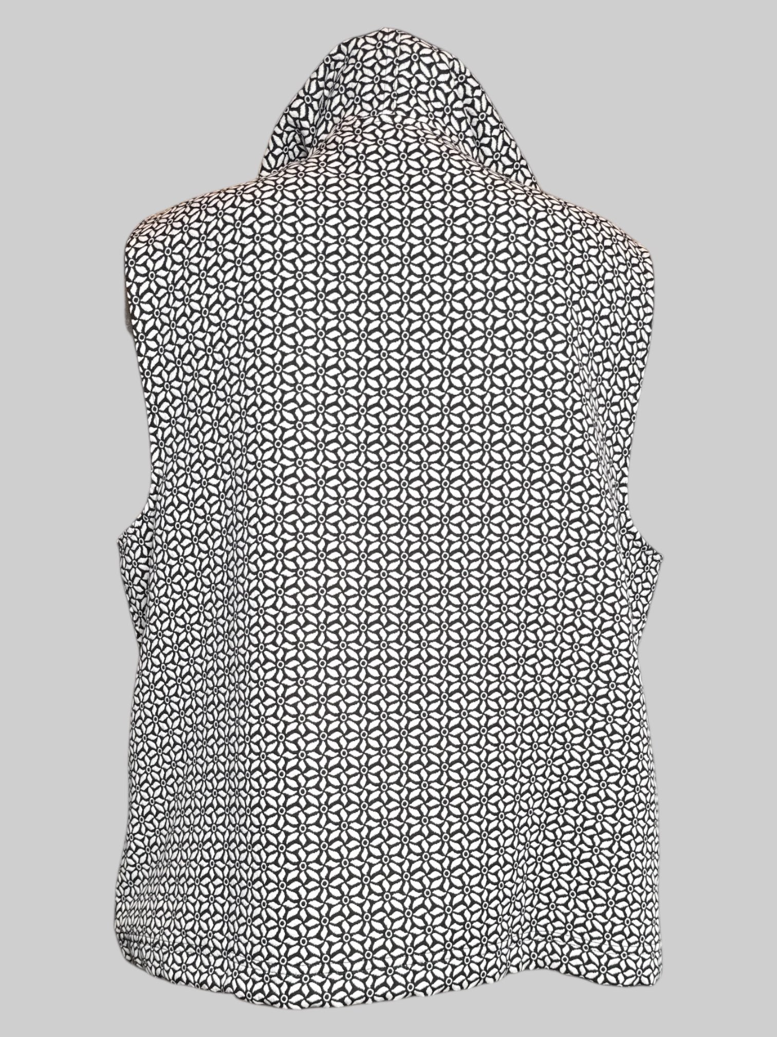 1X Christopher & Banks black & white sleeveless zip up hoodie with pockets, and floral design