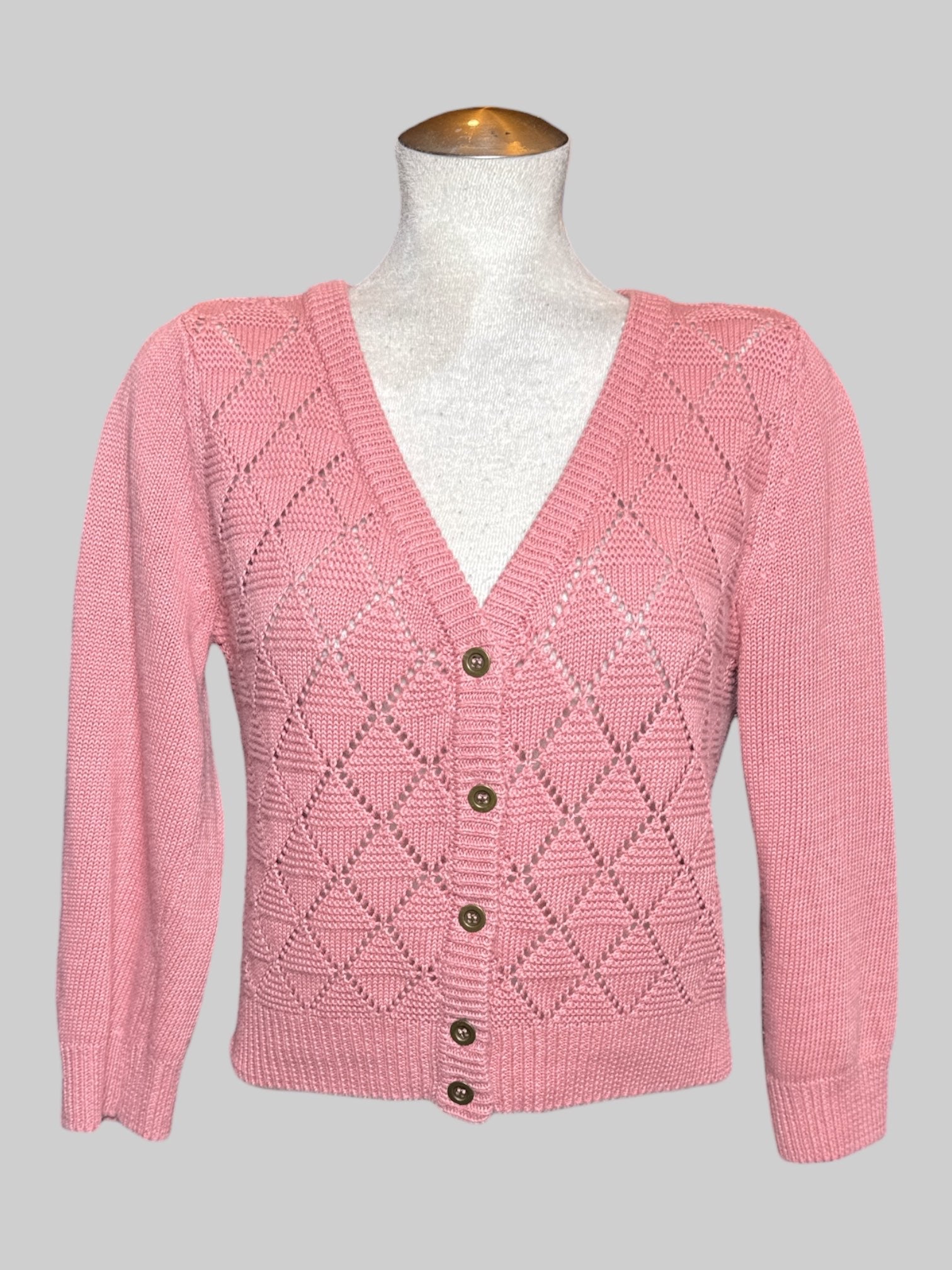 XL ModCloth pink cropped button up cardigan with metal buttons, and diamond knit design