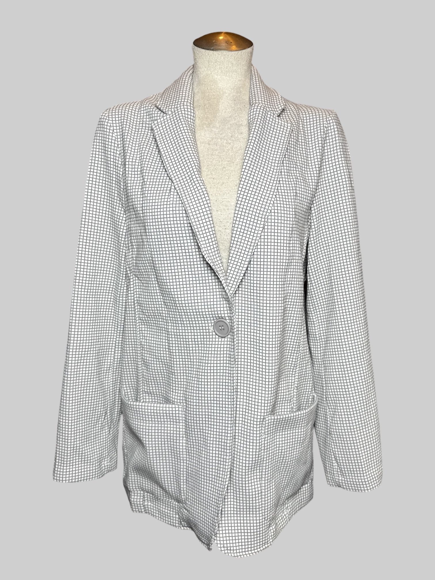 XL Max Studio NWT gray & white checkered blazer with one button, and pockets