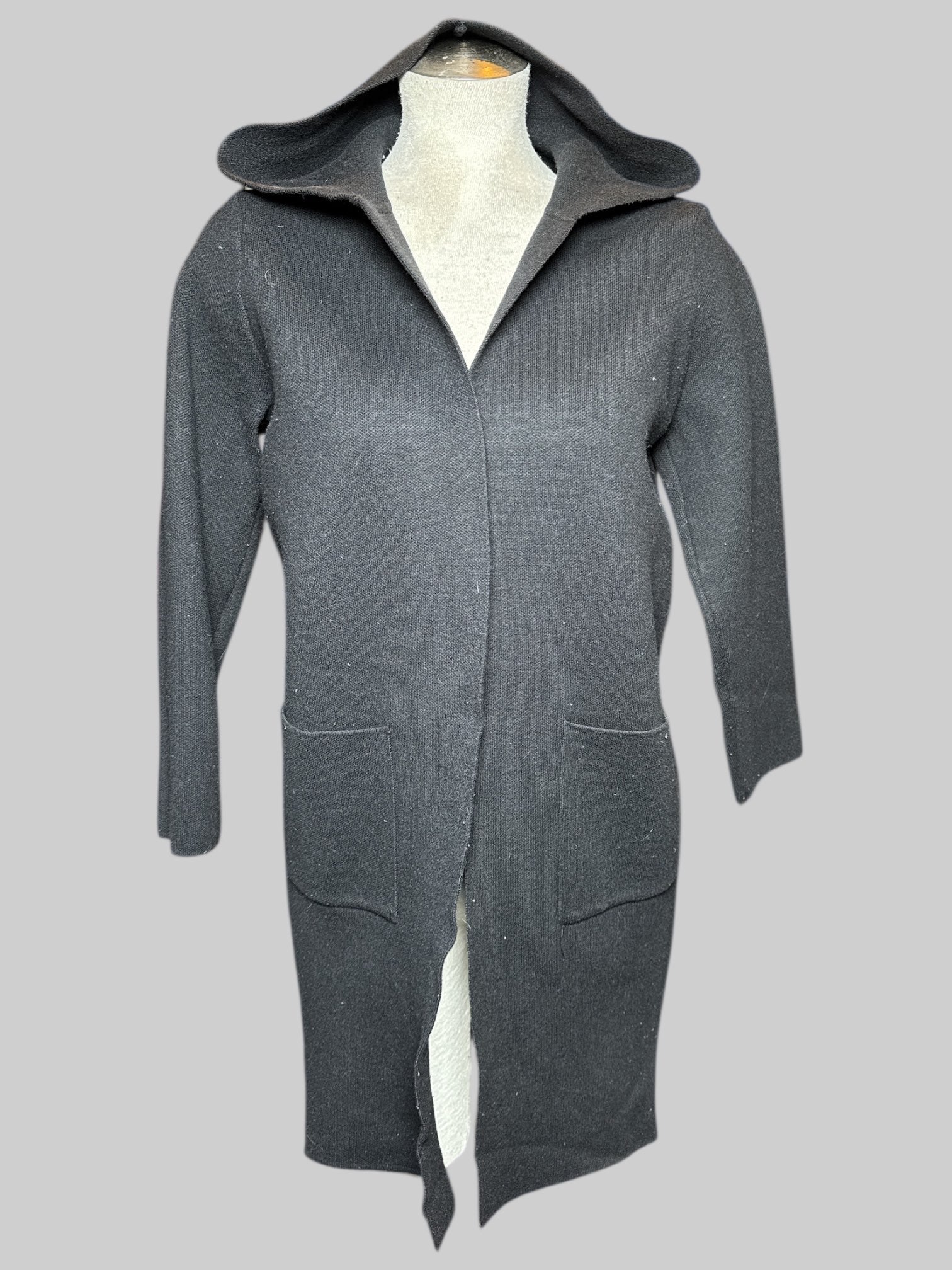 M Tian Bian Yi Ren black tight knit black long cardigan with hood, and pockets