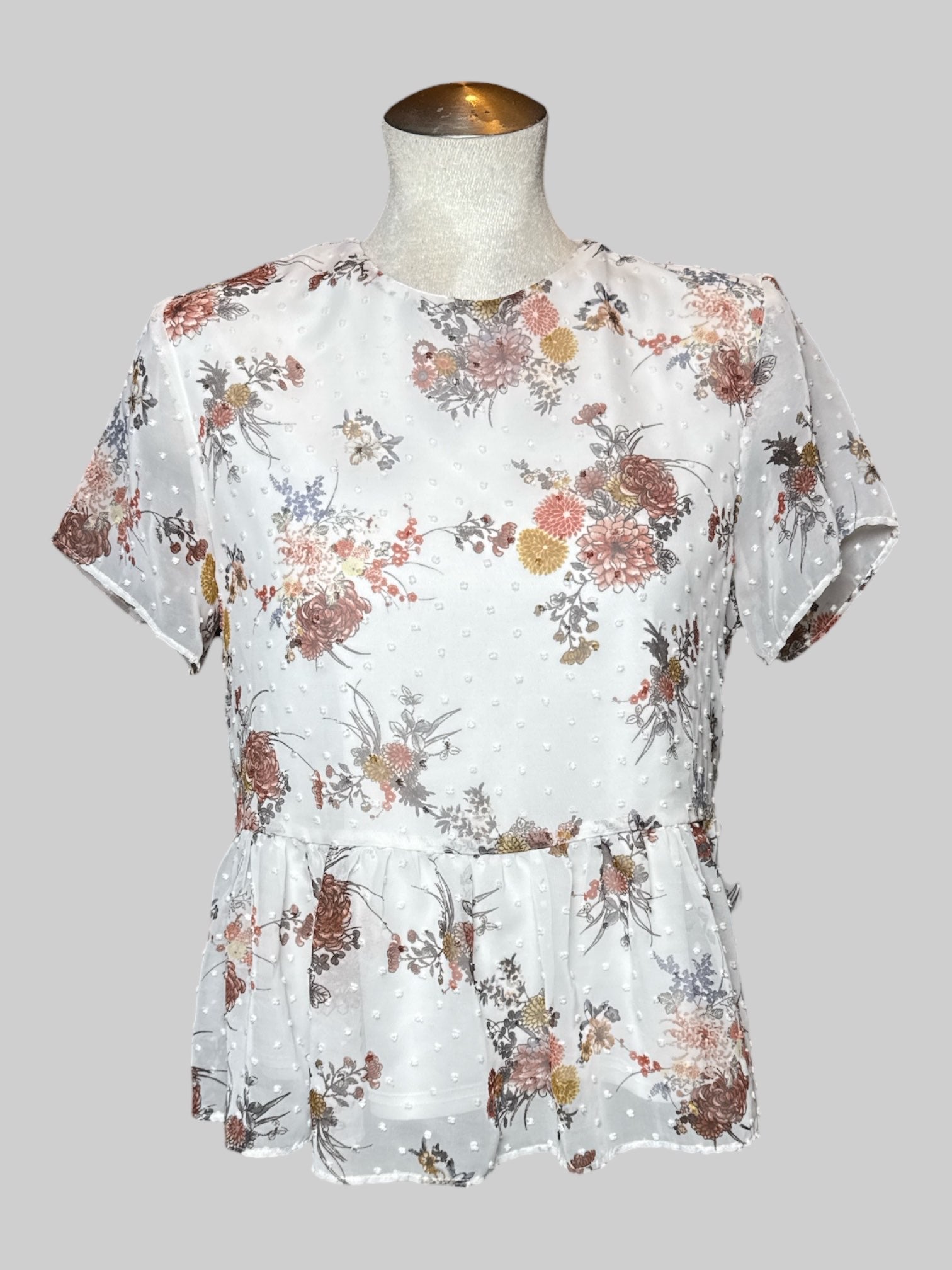 M Paper Crane white short sleeve top with floral design, and button and keyhole on back
