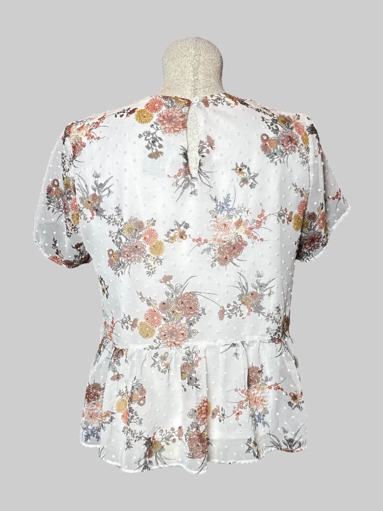 M Paper Crane white short sleeve top with floral design, and button and keyhole on back