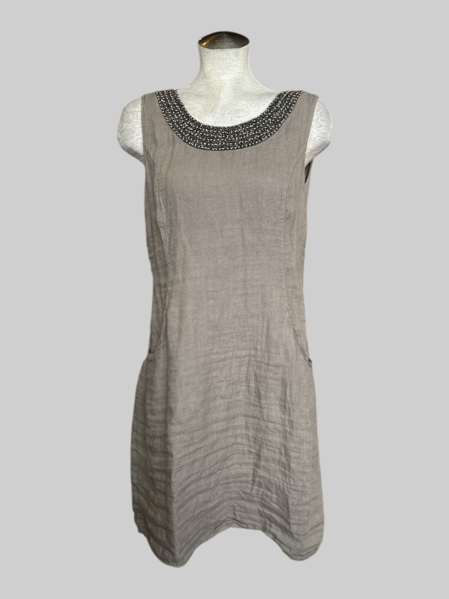 0X Lina Tomei vintage beige-grey linen dress with scoop neck beadwork and ribbed side panels