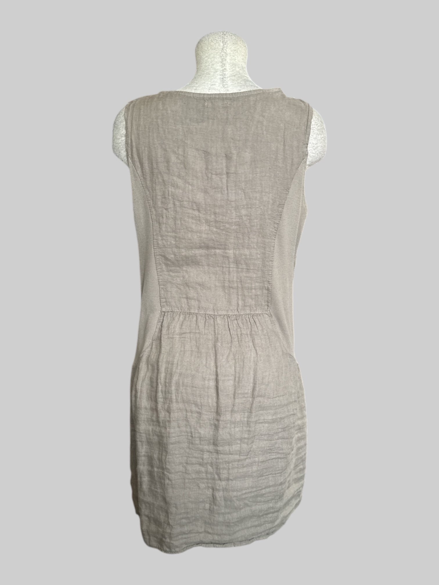 0X Lina Tomei vintage beige-grey linen dress with scoop neck beadwork and ribbed side panels