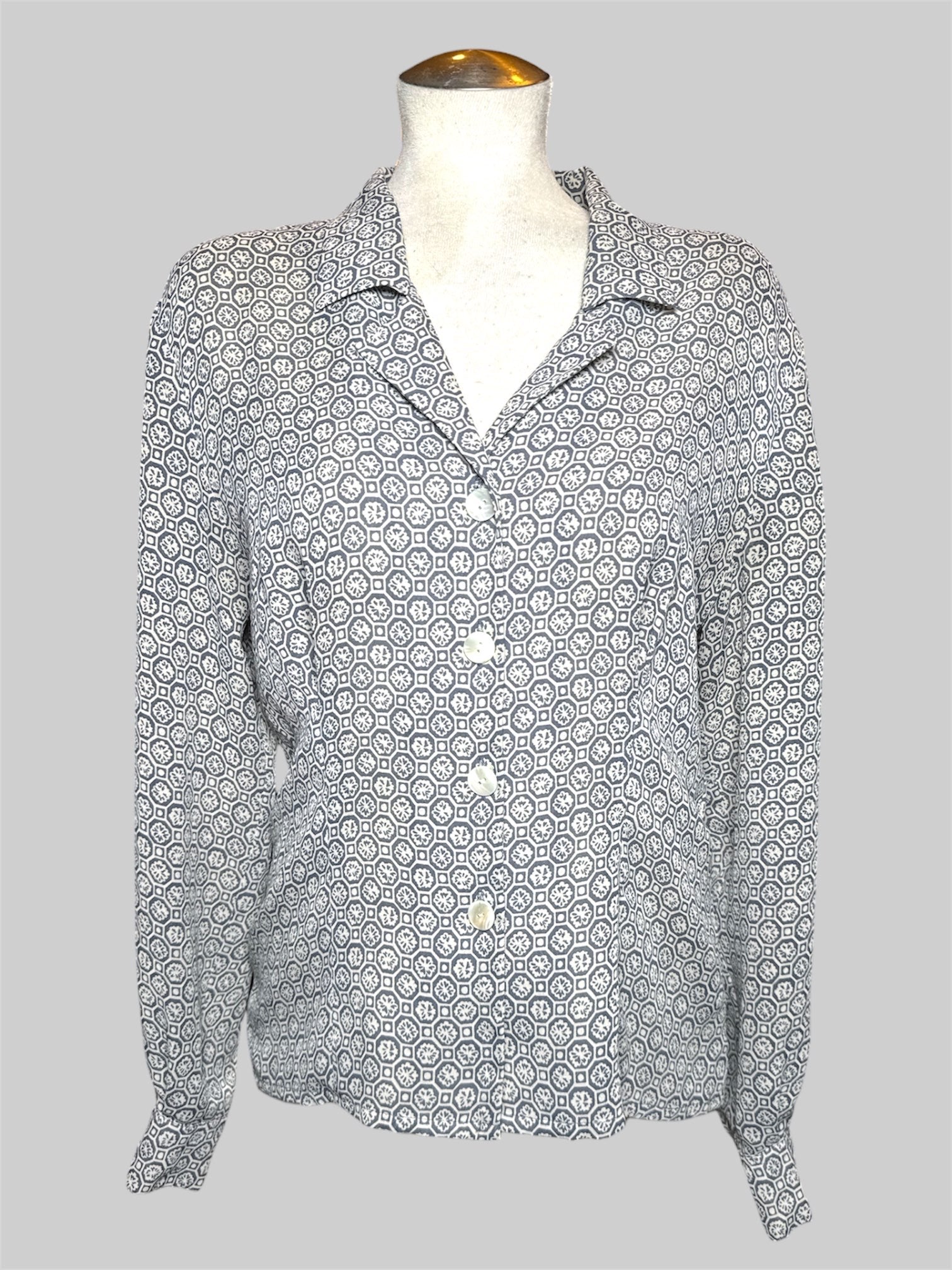 L Jaeger vintage gray and blue geometric pattern flowy button up