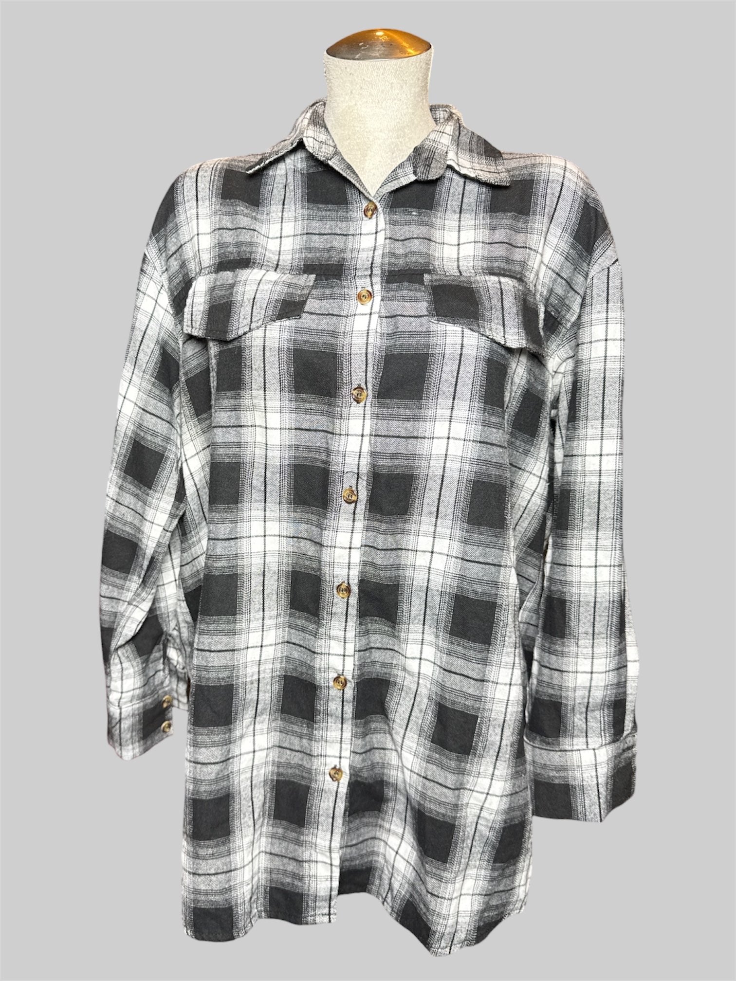 XL PRETTYLITTLETHING black and white plaid tunic style button up top