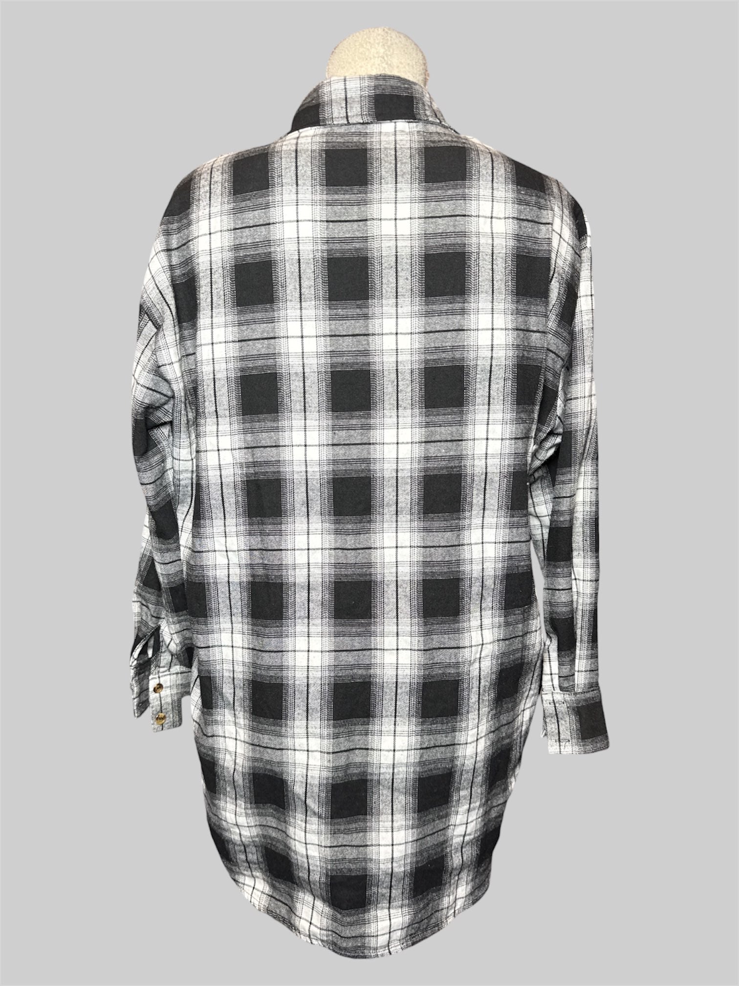 XL PRETTYLITTLETHING black and white plaid tunic style button up top
