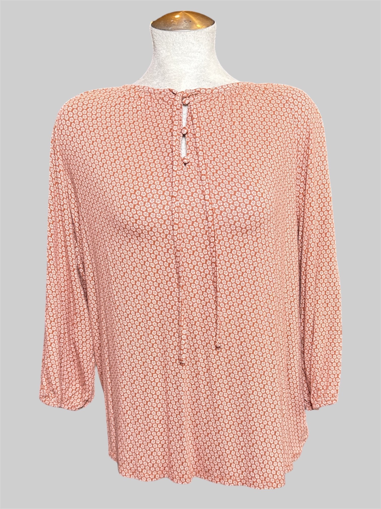 1X Croft & Barrow orange blouse with white geometric pattern, quarter balloon sleeves, quarter buttons, and tie