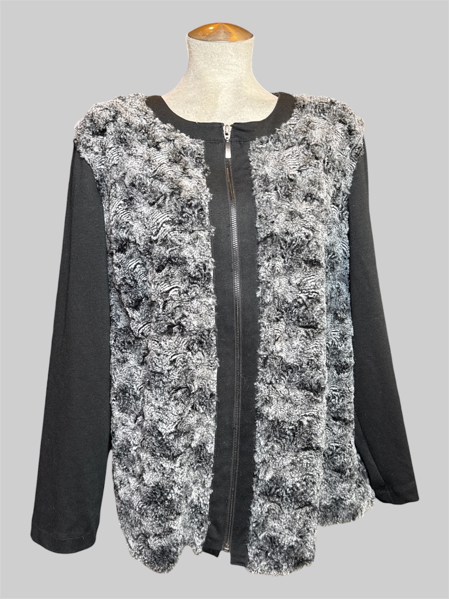 2X Alfred Dunner black zip up jacket with faux fur