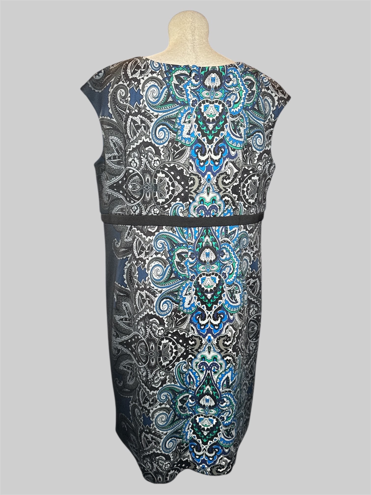 2X Chico’s beautiful multicolor paisley and floral pattern sleeveless dress