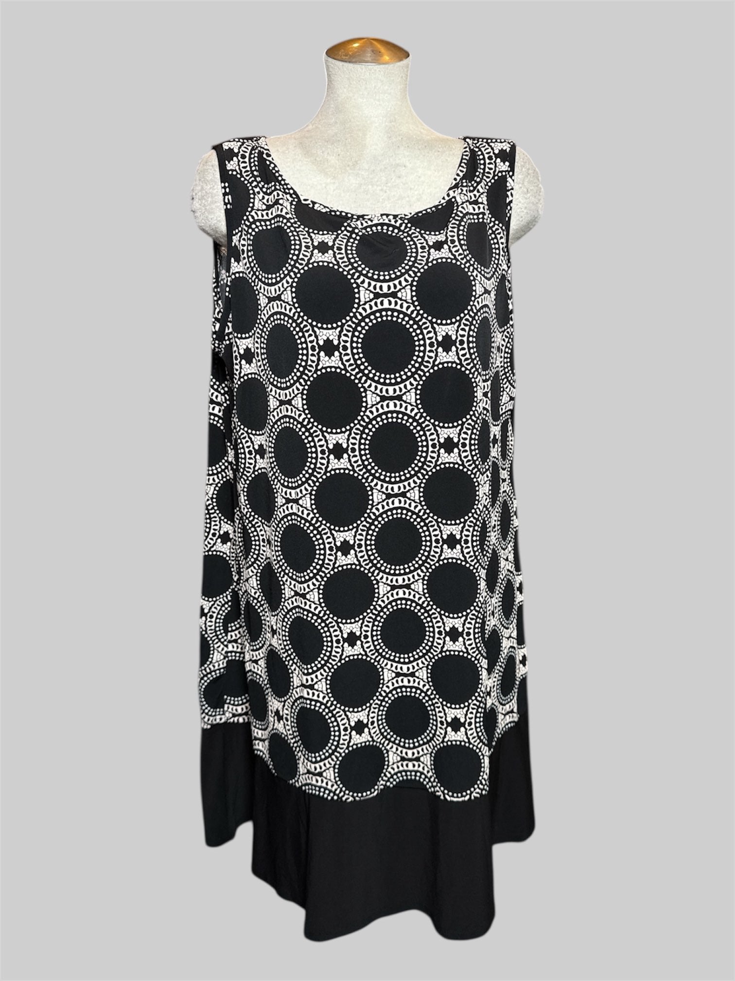 2X Ronni Nicole sleeveless dress with black and white geometric pattern and black trim