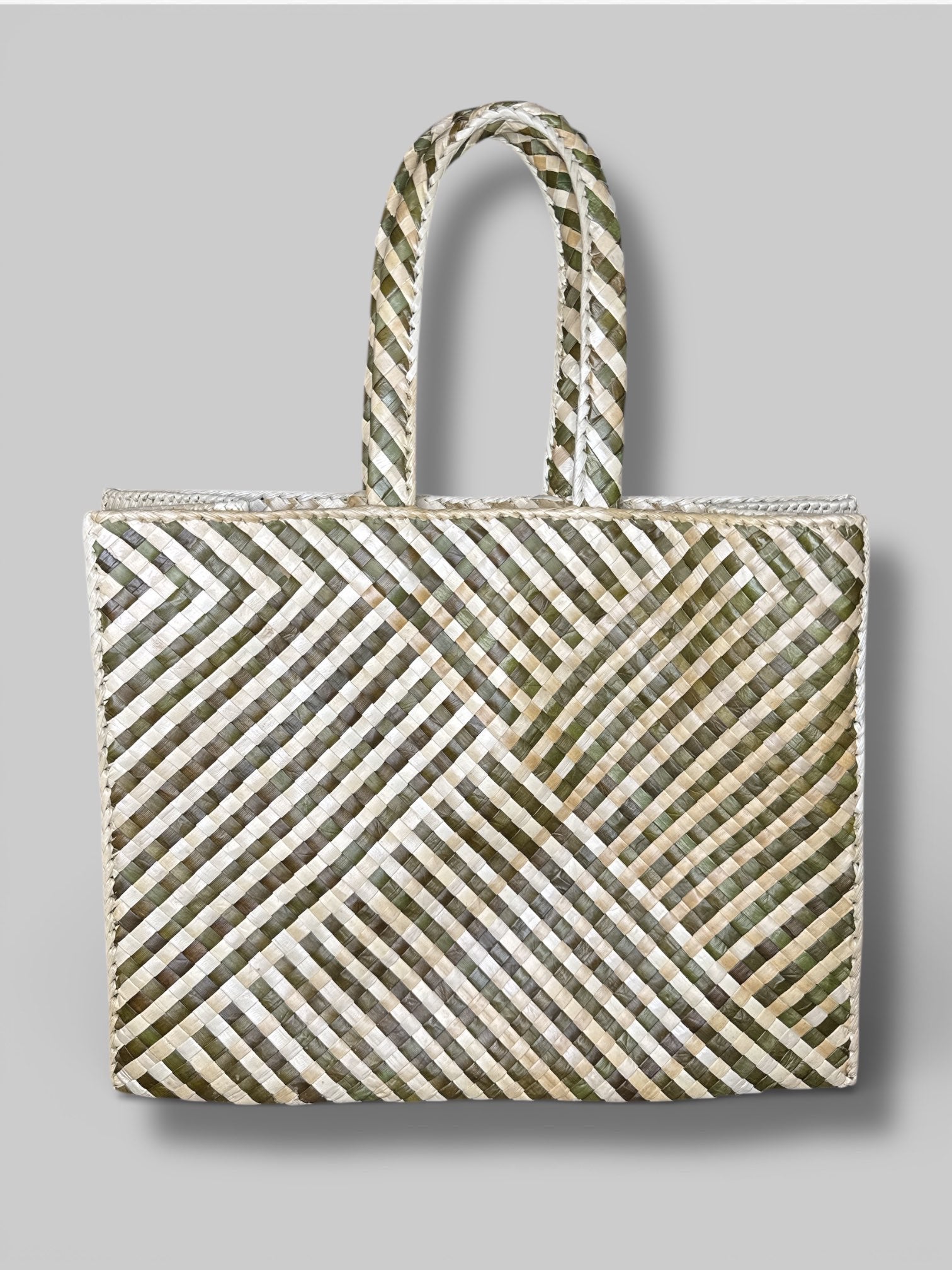 Multicolor woven seagrass handbag
