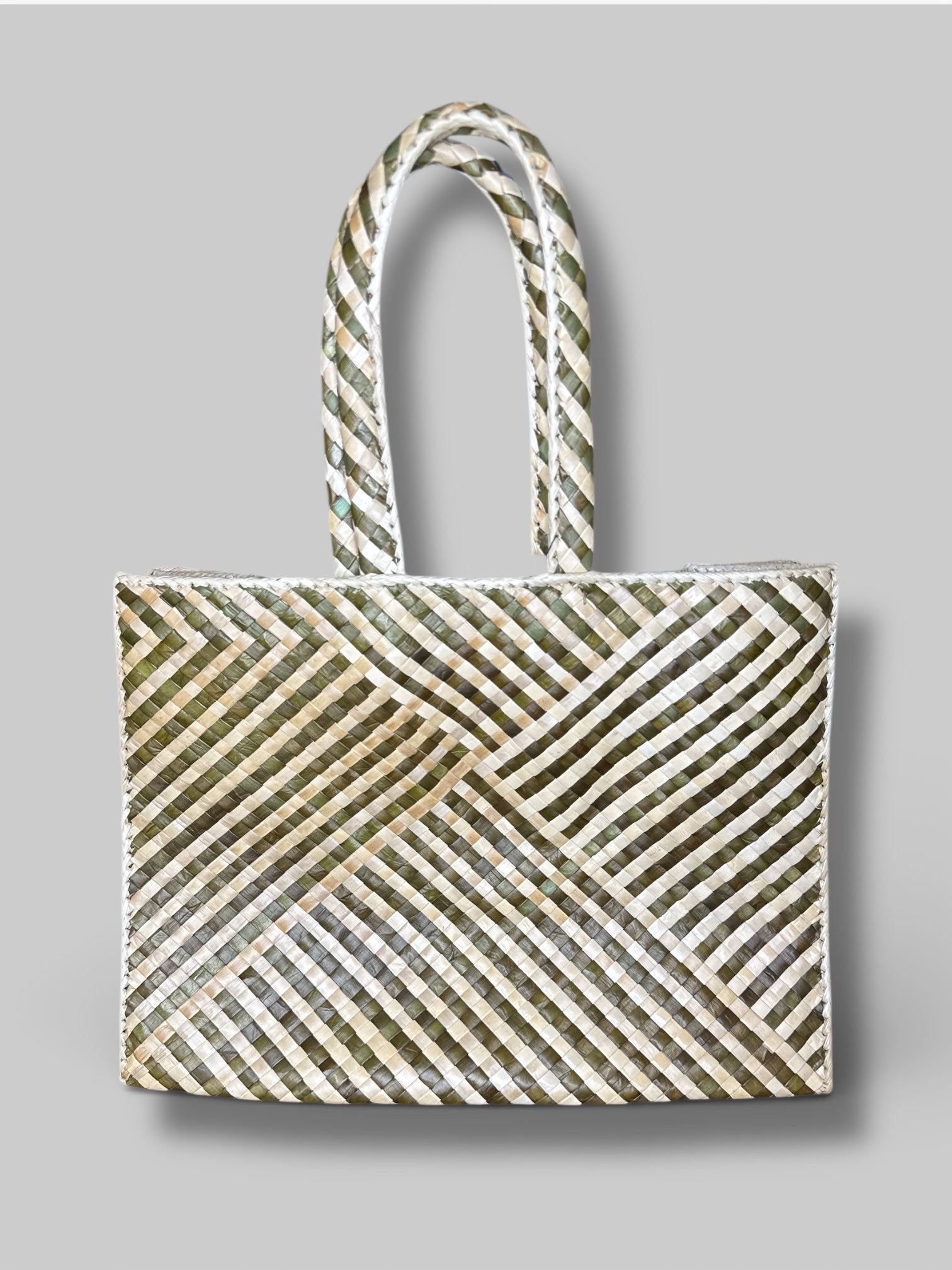Multicolor woven seagrass handbag