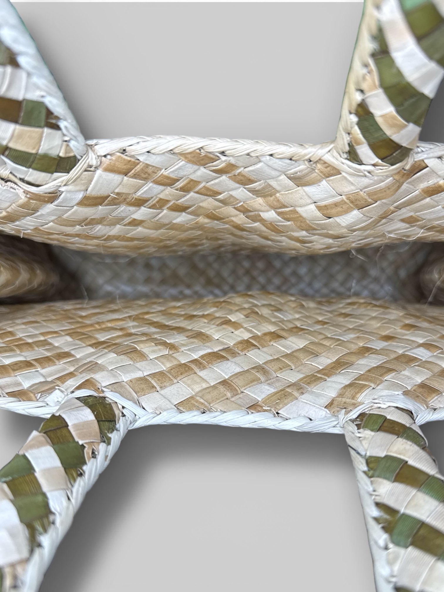 Multicolor woven seagrass handbag