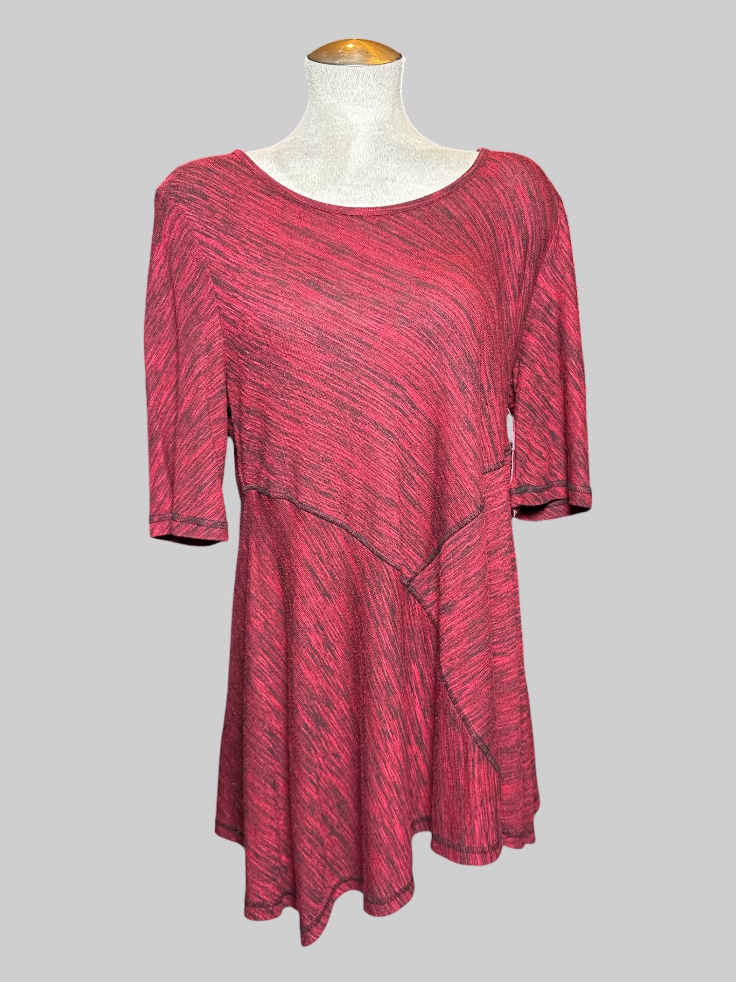 0X Fever red and black flowy tunic style top with half sleeves