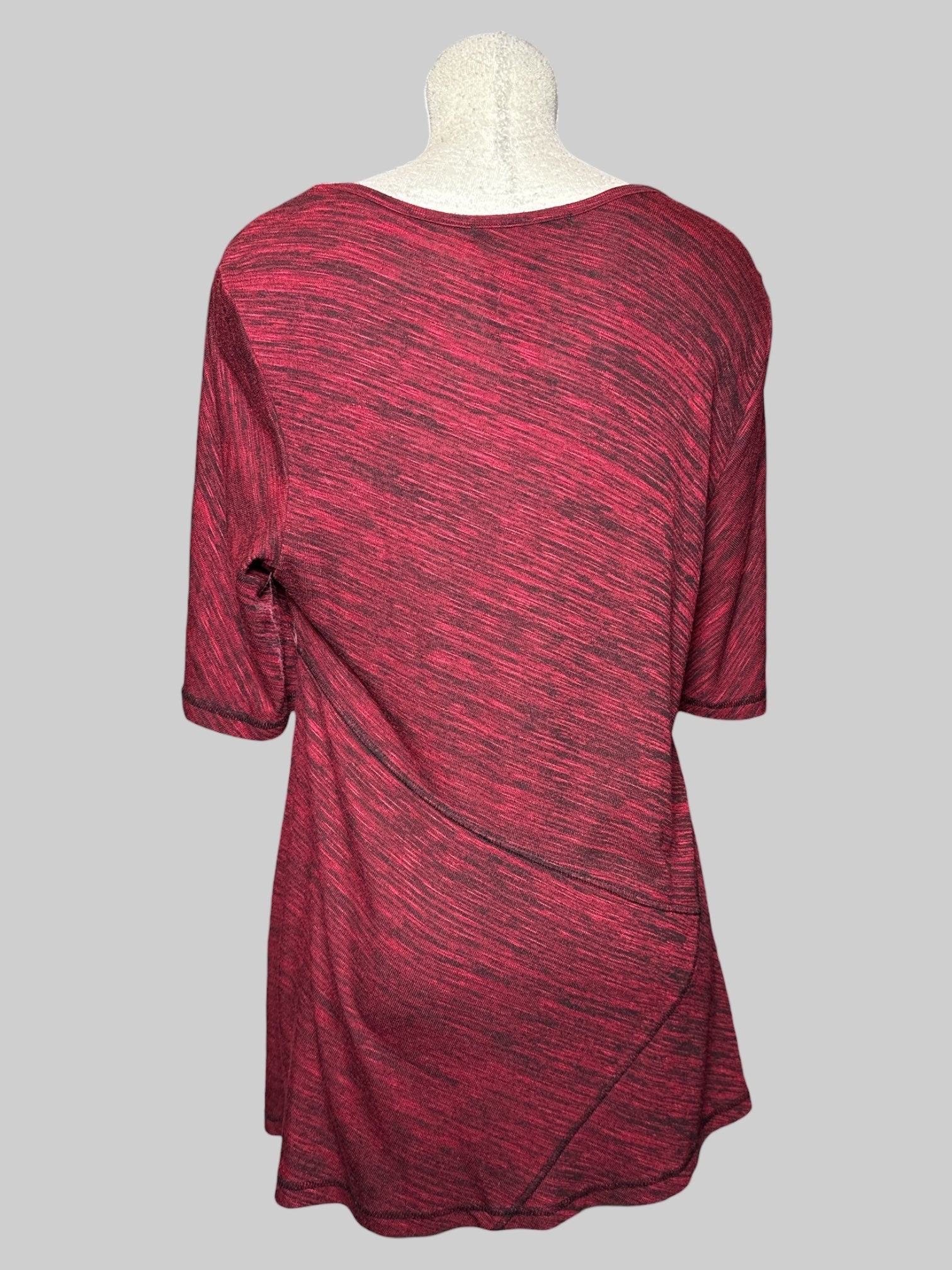 0X Fever red and black flowy tunic style top with half sleeves