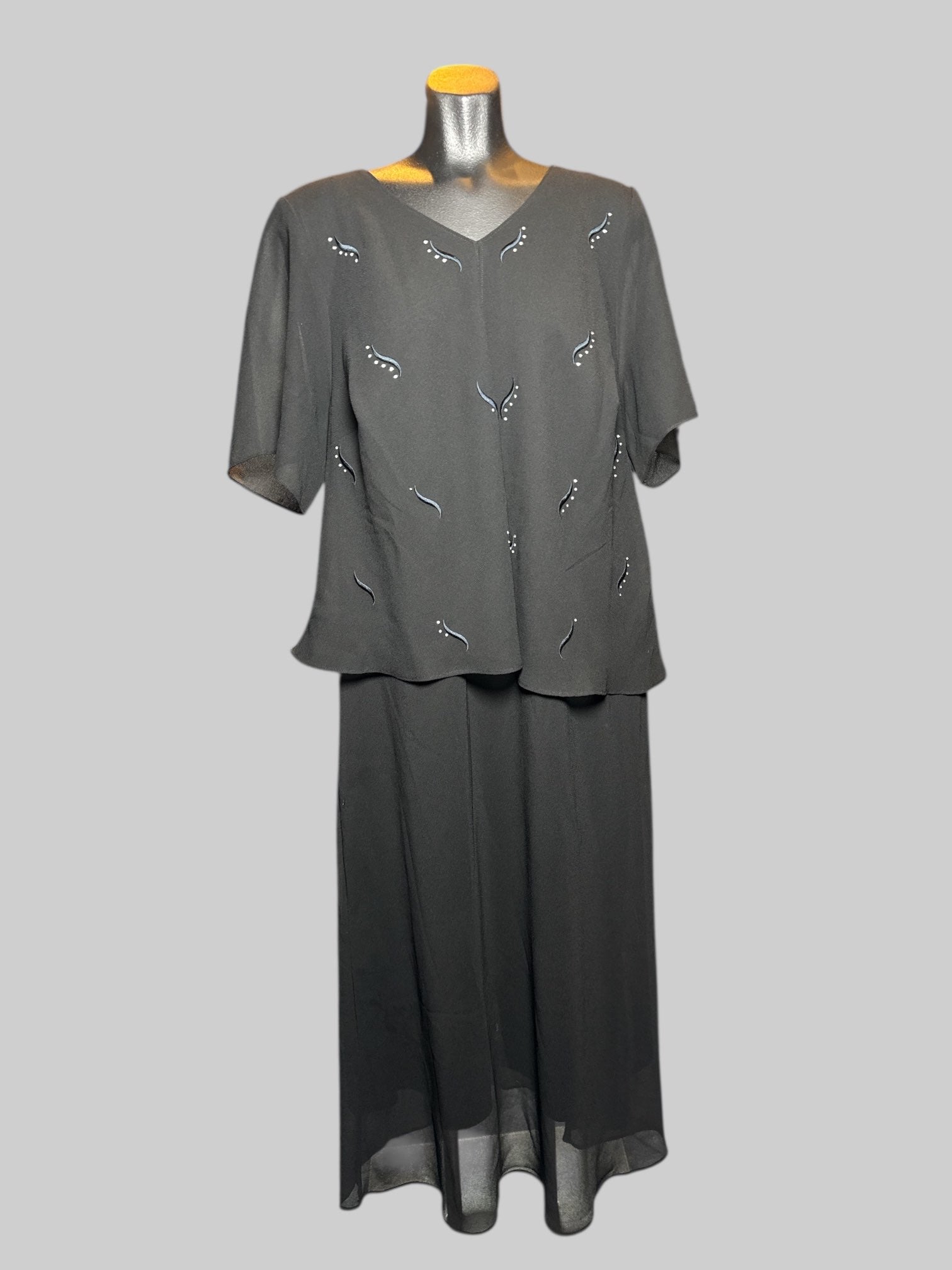 2X Maggie Barnes vintage flowy black dress with layers, embroidery, and rhinestones
