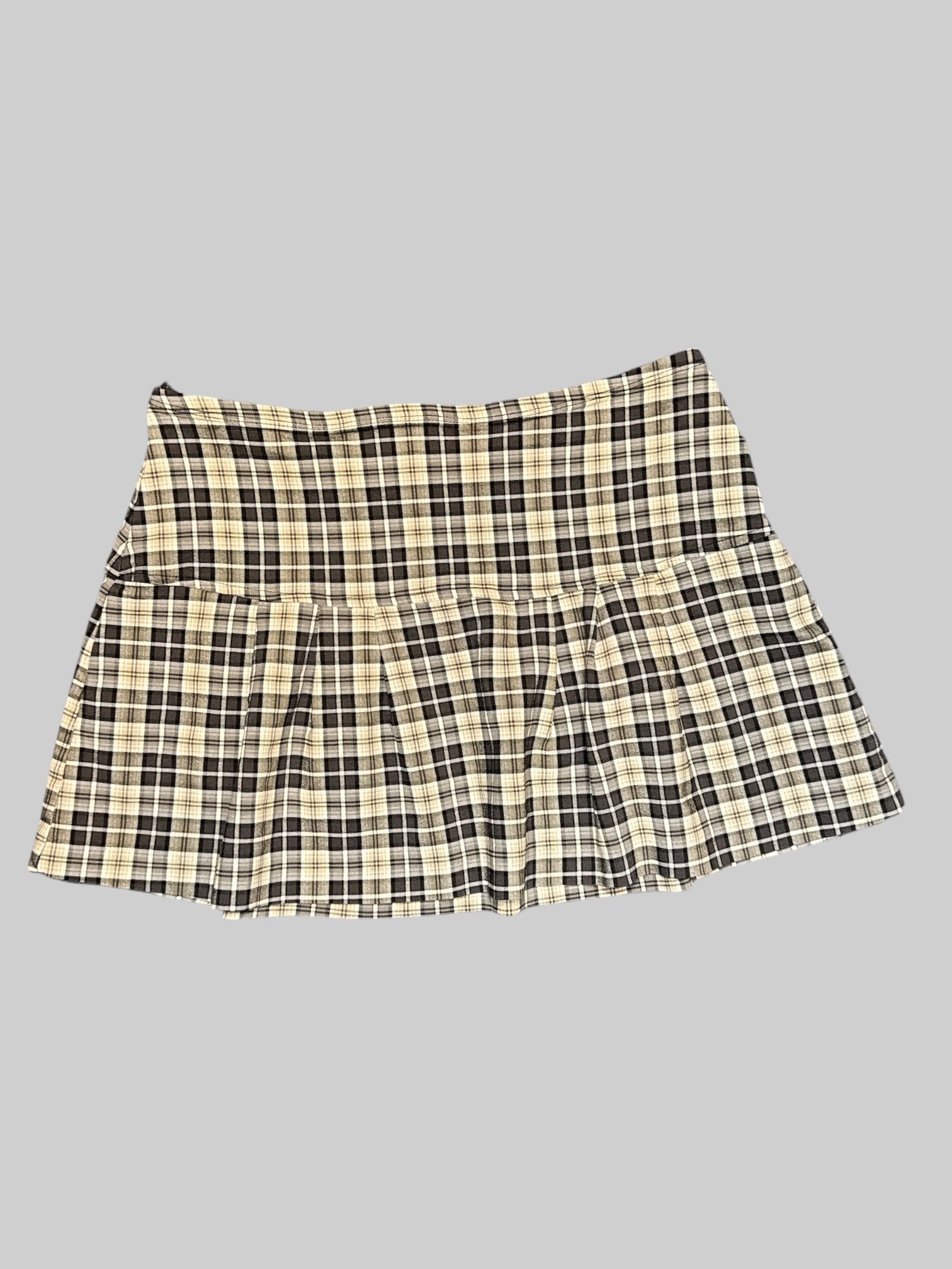 XL V&X black, tan, gray, and white plaid mini skirt with pleating and elastic waistband