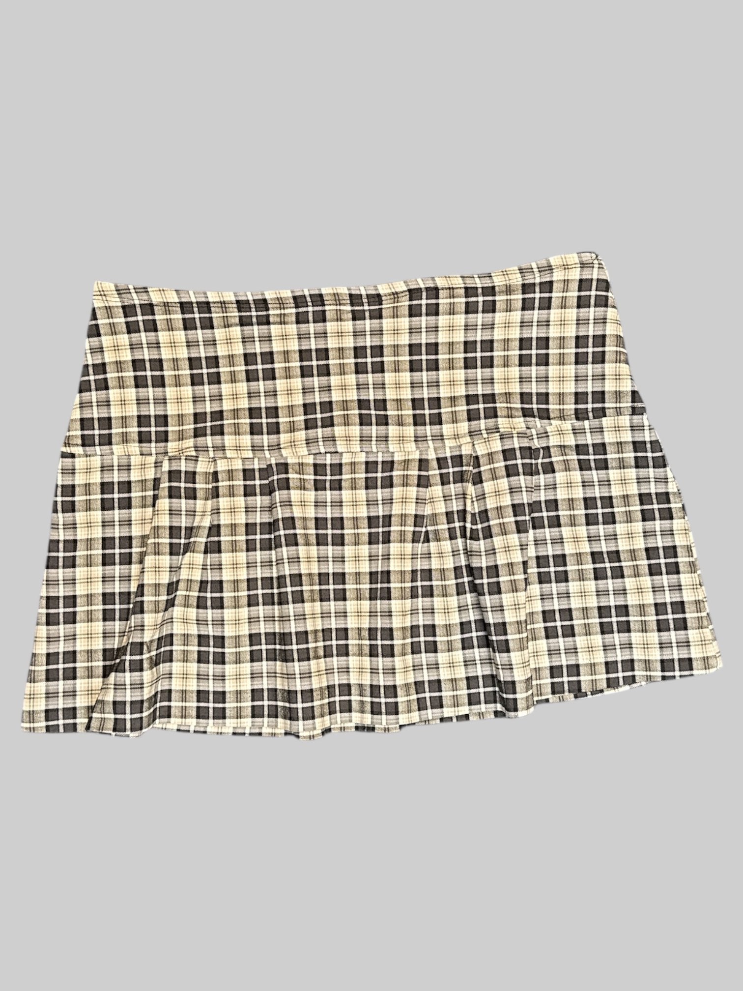 XL V&X black, tan, gray, and white plaid mini skirt with pleating and elastic waistband