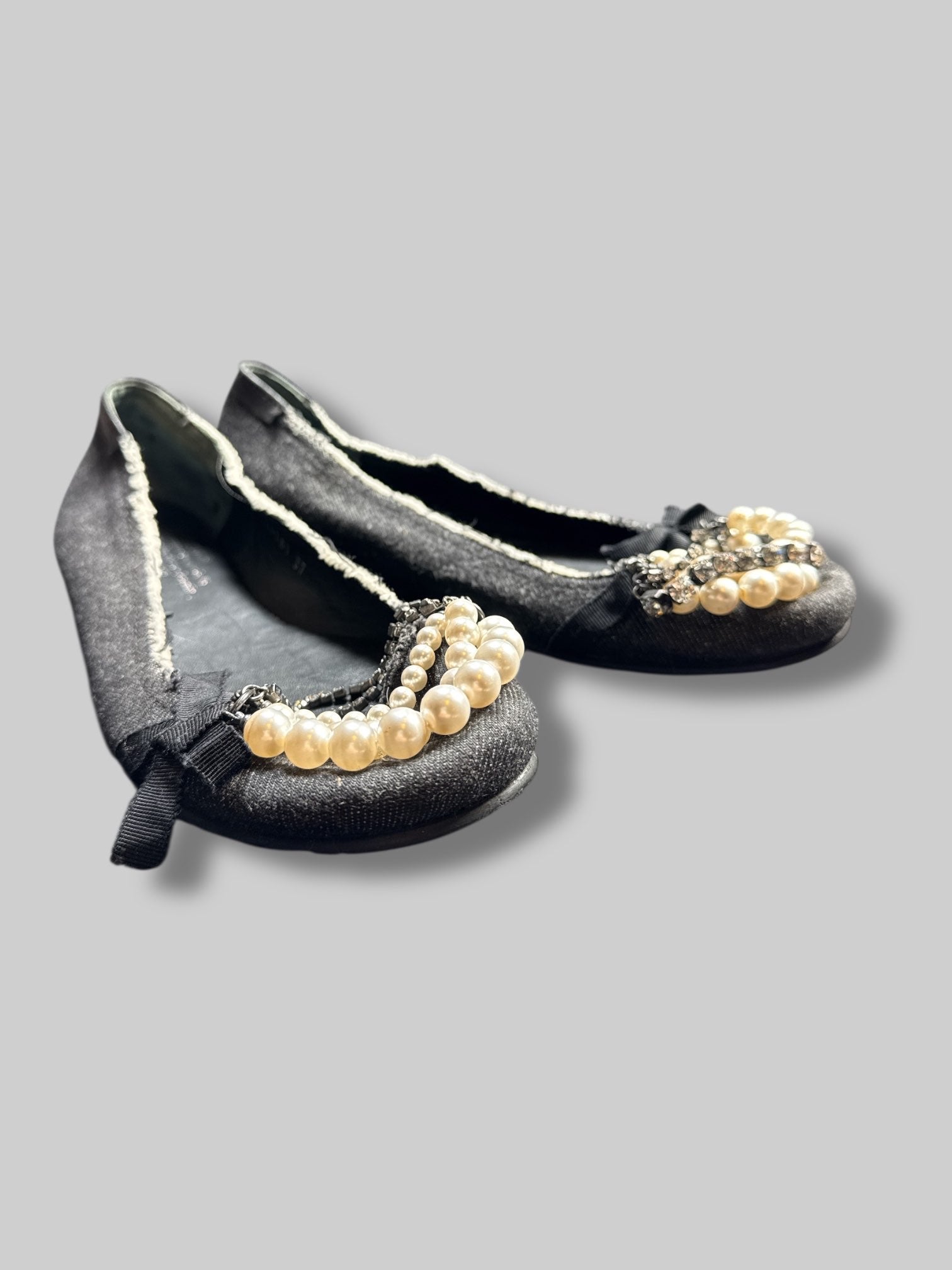Pedro García european size 37 black denim flats with pearls and beading and a little bow