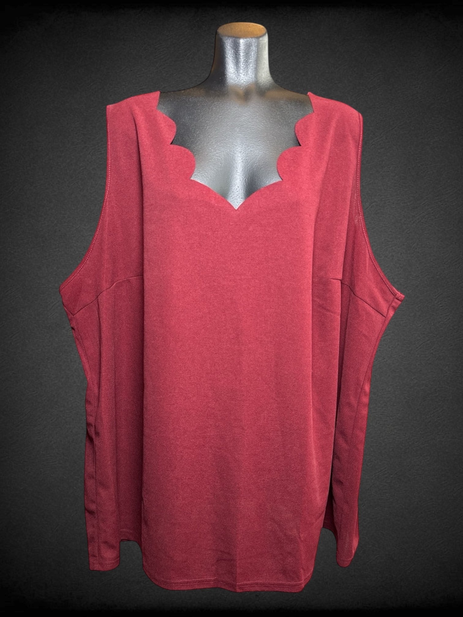 5X BLOOMCHIC NWT burgundy sleeveless top with scallop neckline