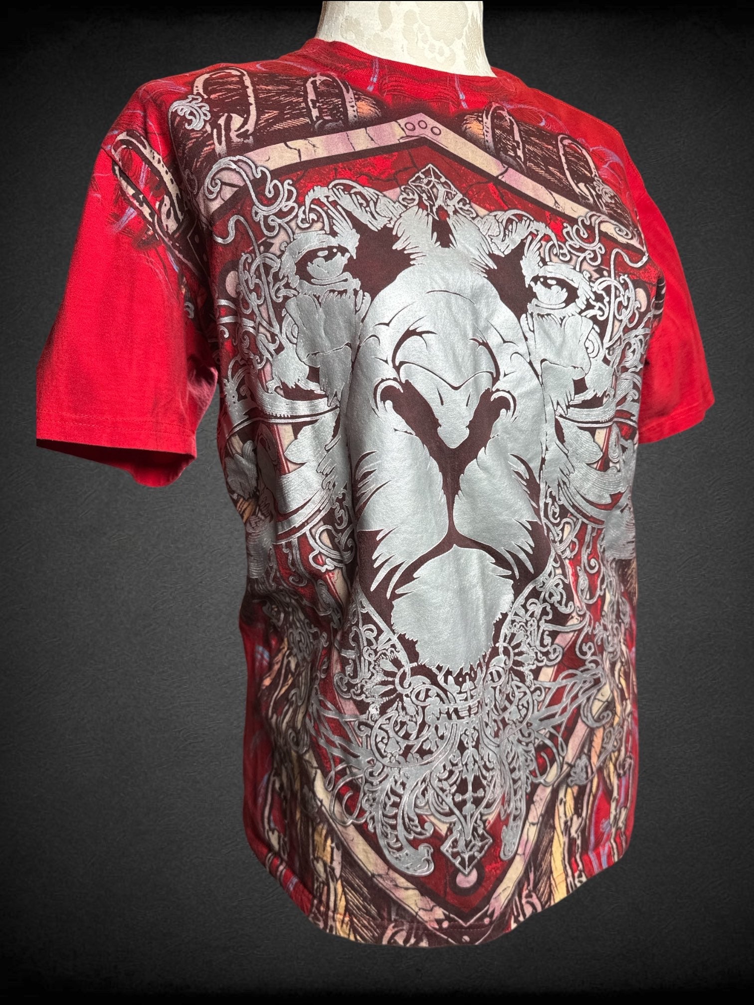 0X Hands vintage red tee shirt with cool silver lion graphic