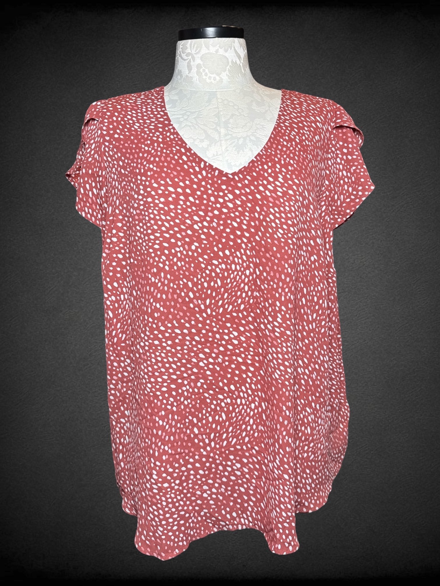 3X Torrid pinkish flowy top with white and pink spots